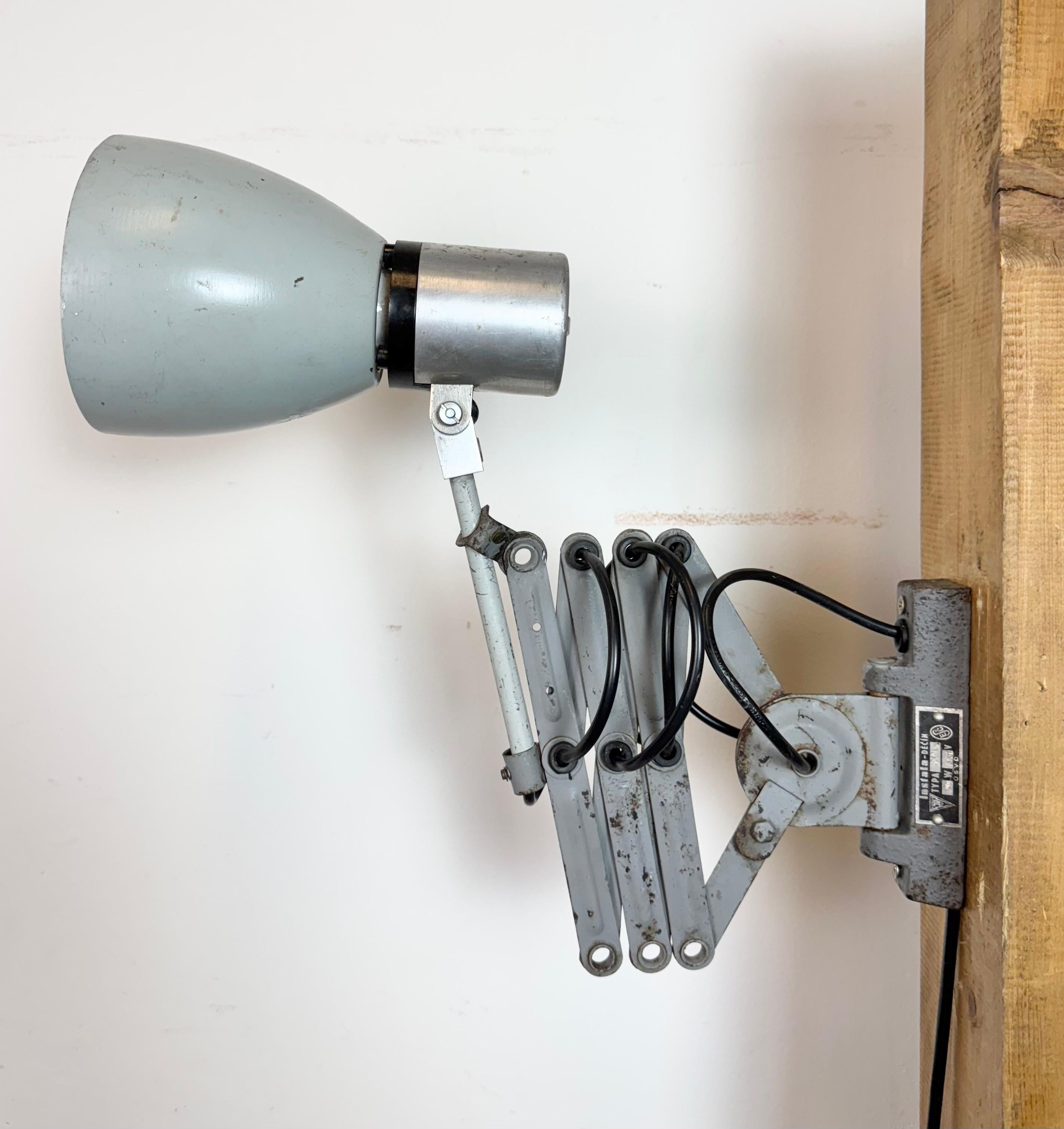 Industrielle graue Schere-Wandleuchte, grau, 1960er-Jahre (Aluminium) im Angebot