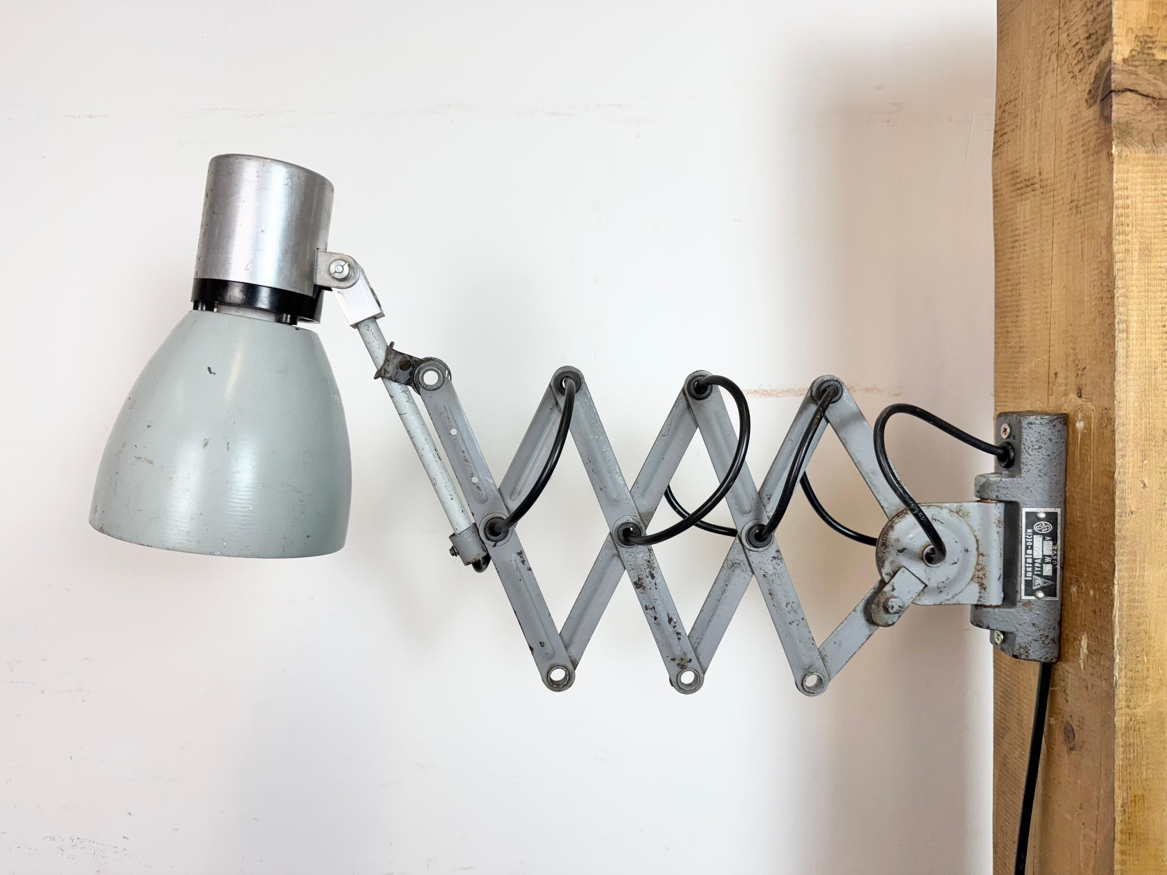 Industrielle graue Schere-Wandleuchte, grau, 1960er-Jahre im Angebot 1