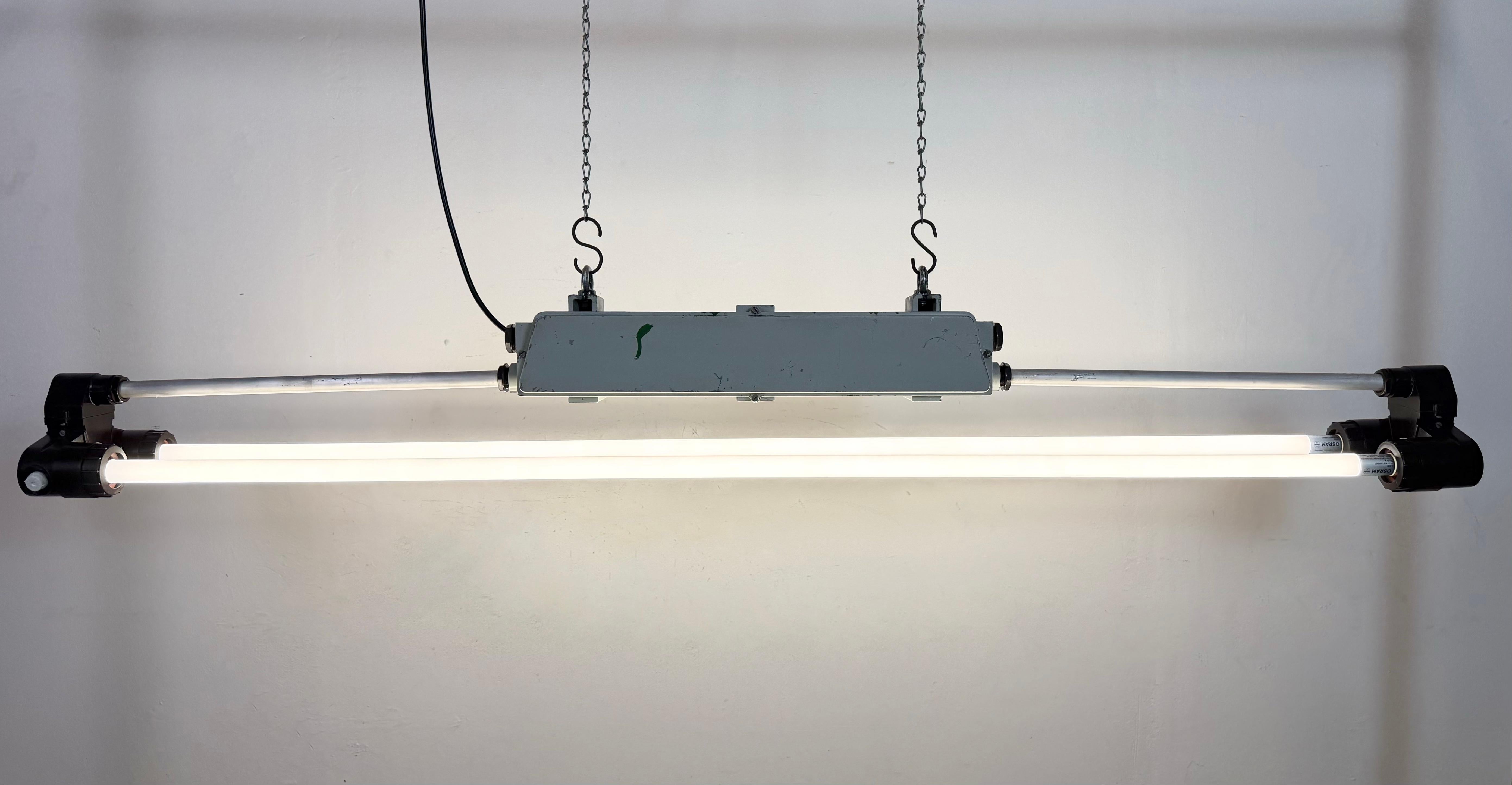 Industrielle graue Röhrenleuchte aus Elektrosvit, Industrie  1970s im Angebot 5