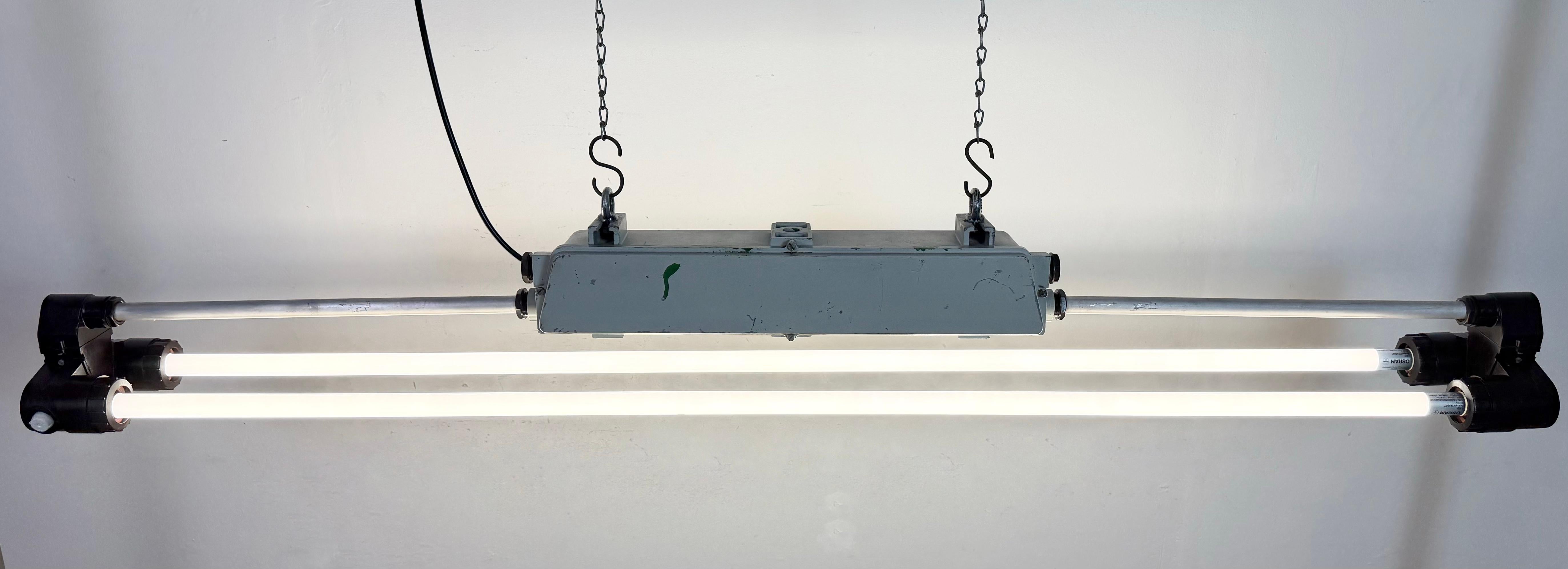 Industrielle graue Röhrenleuchte aus Elektrosvit, Industrie  1970s im Angebot 6