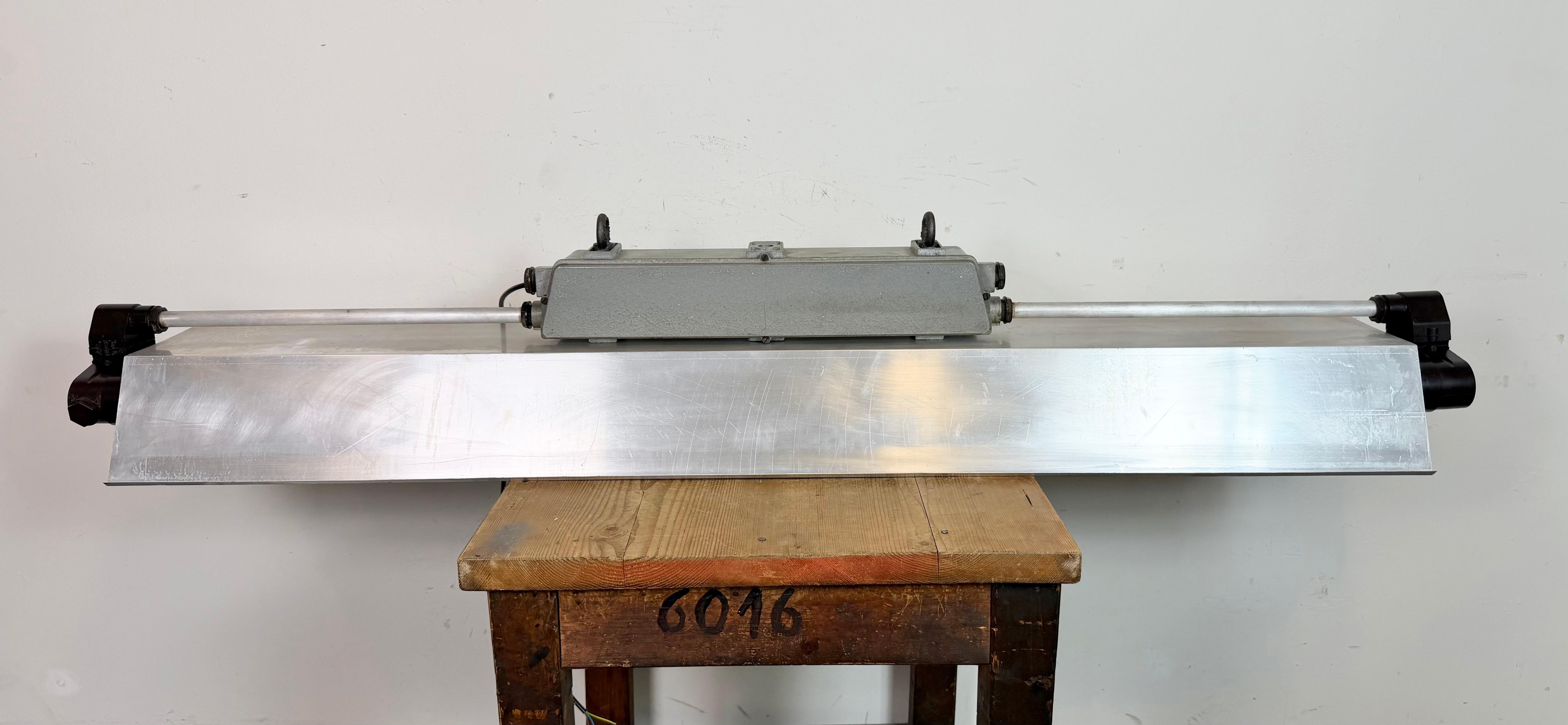 Graue Industrieröhrenleuchte von Elektrosvit, 1970er Jahre im Angebot 6