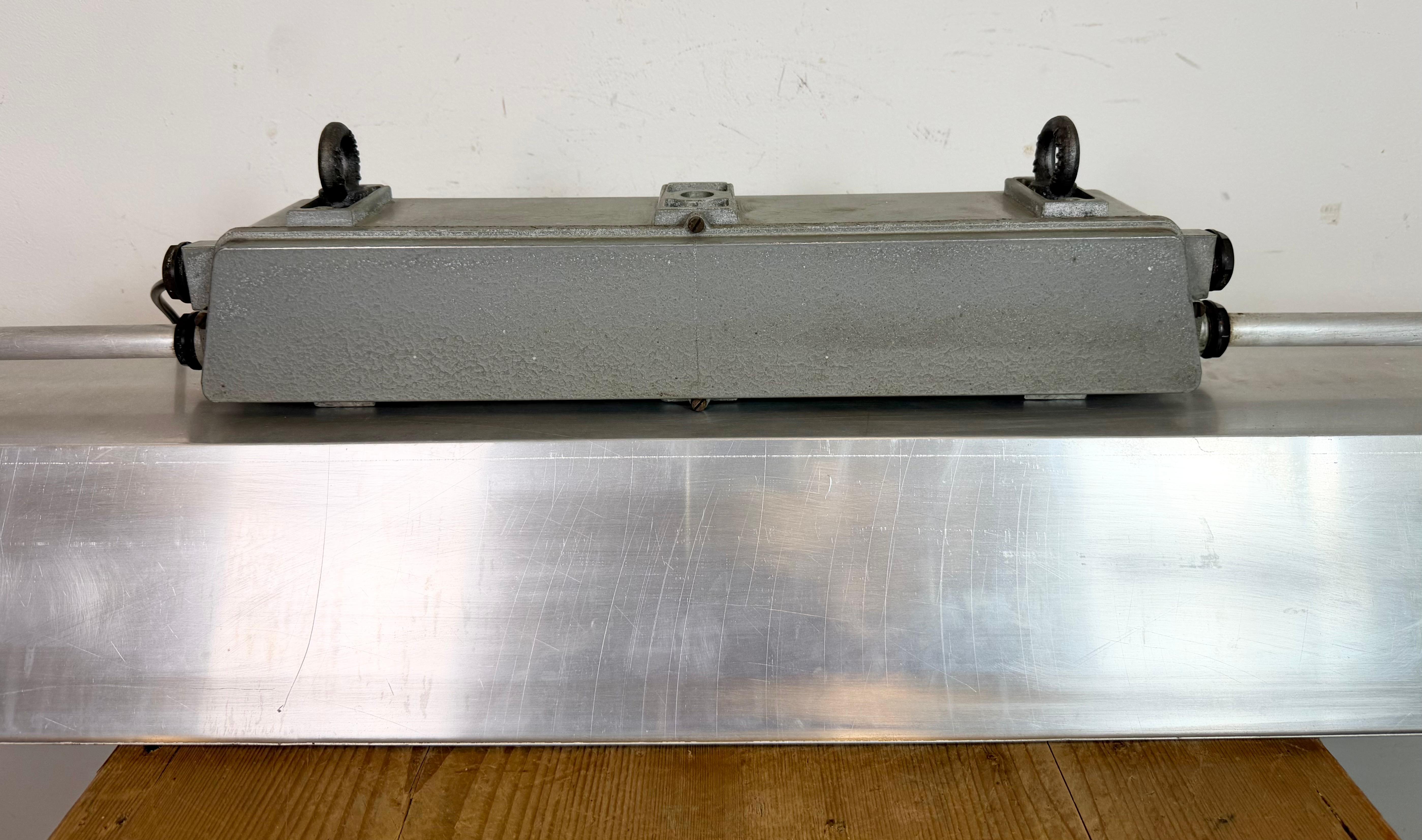 Graue Industrieröhrenleuchte von Elektrosvit, 1970er Jahre im Angebot 7