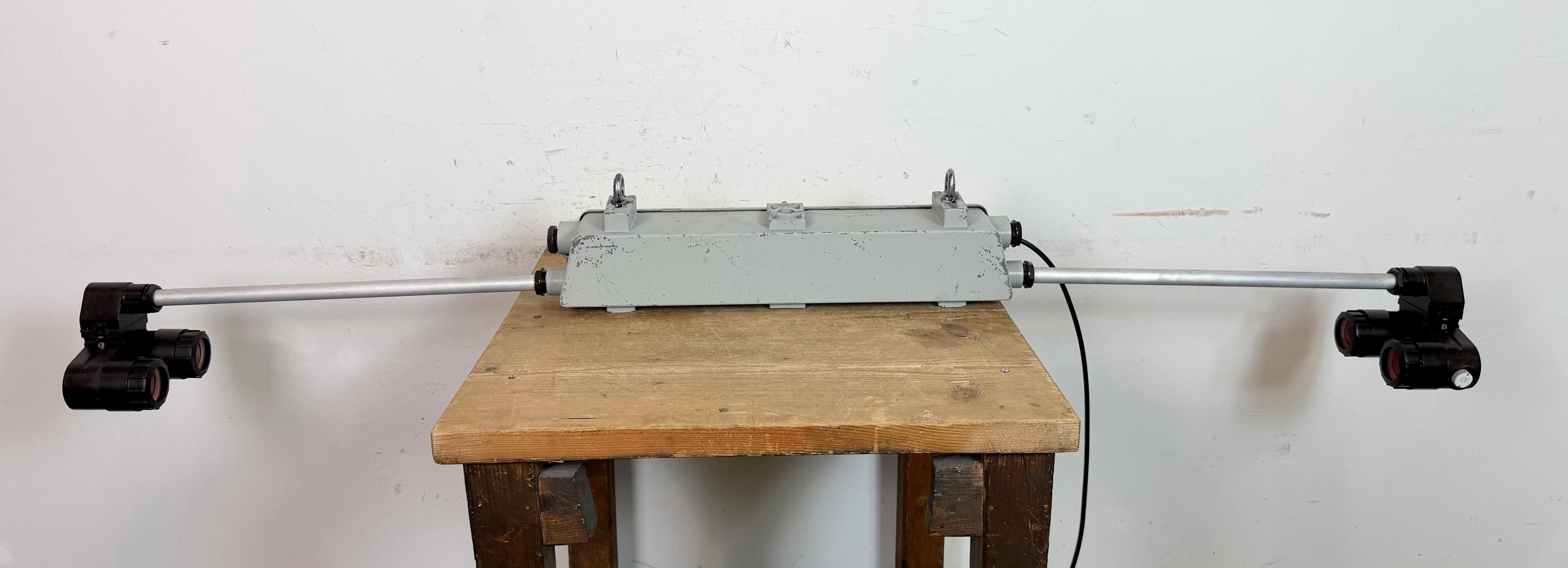Industrielle graue Röhrenleuchte aus Elektrosvit, Industrie  1970s im Angebot 11