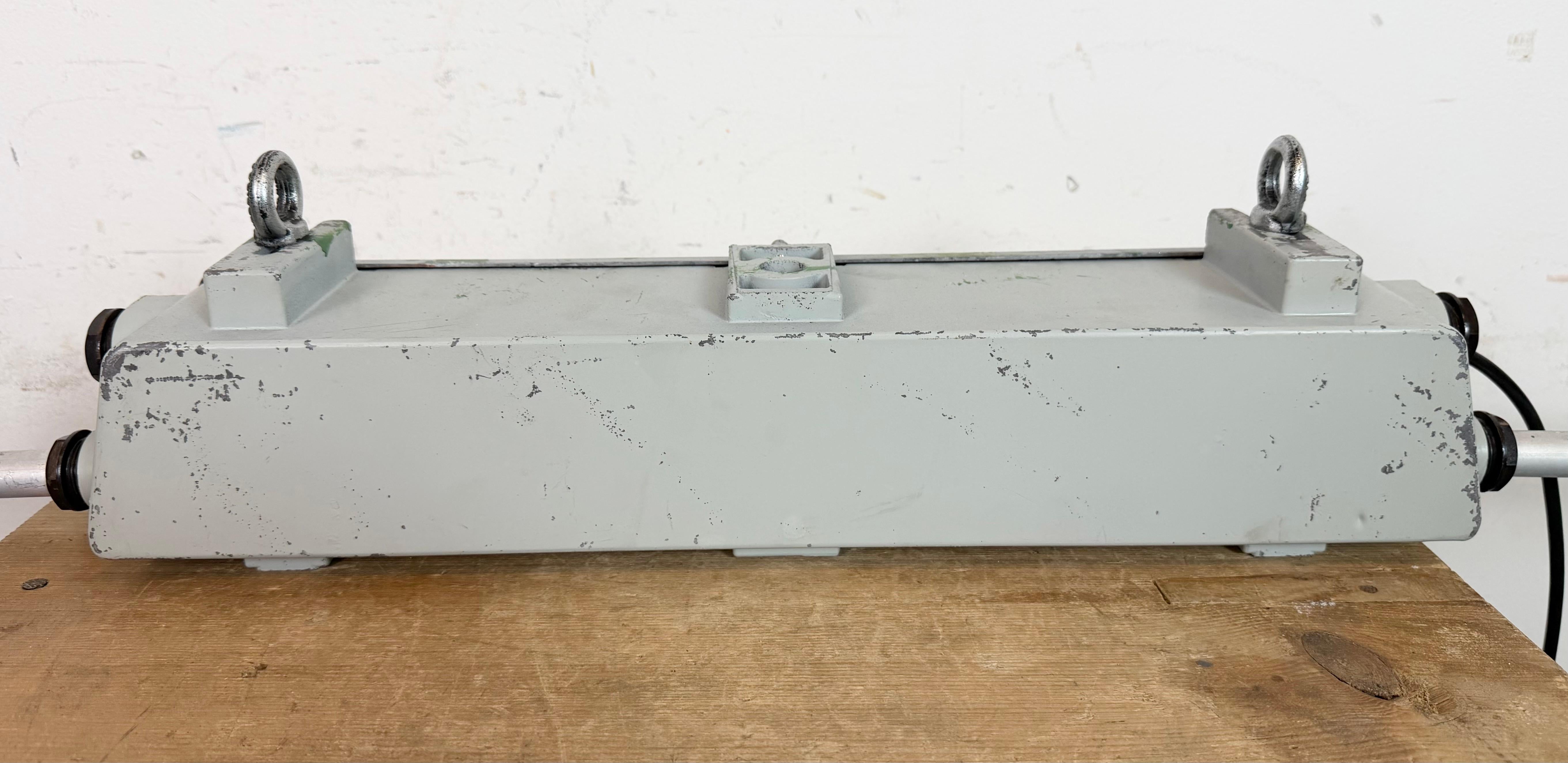 Industrielle graue Röhrenleuchte aus Elektrosvit, Industrie  1970s im Angebot 12