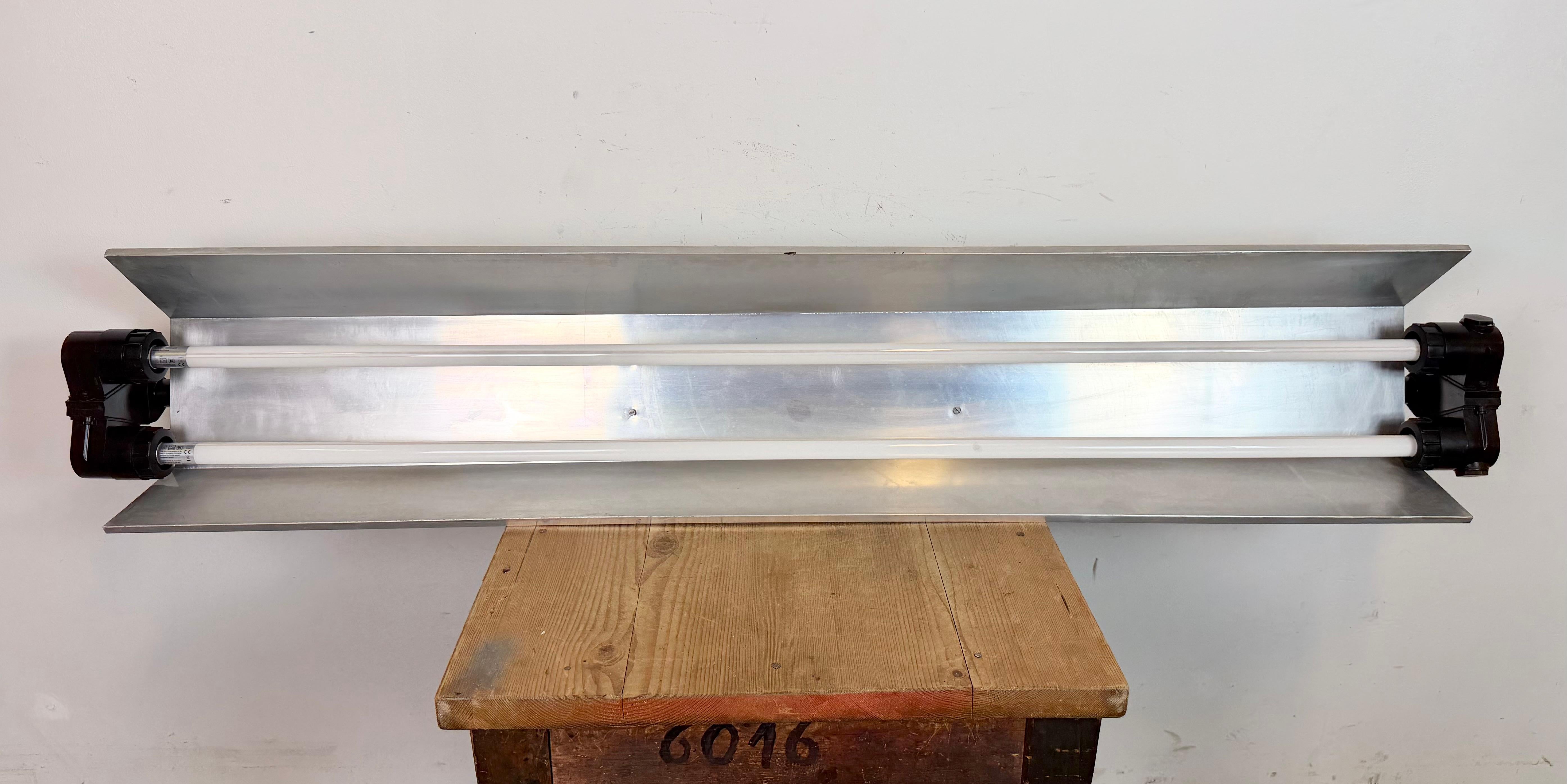 Graue Industrieröhrenleuchte von Elektrosvit, 1970er Jahre im Angebot 11