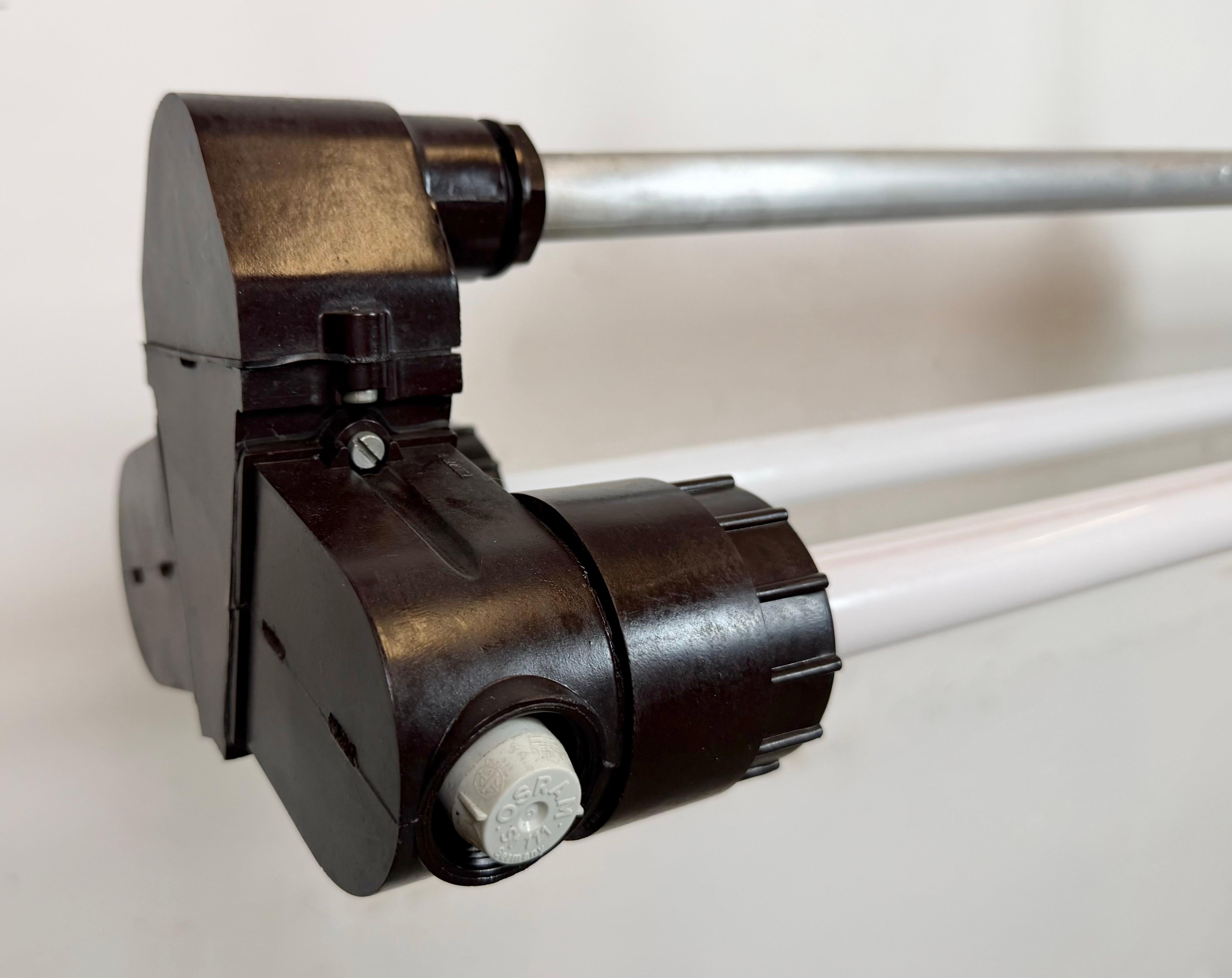 Industrielle graue Röhrenleuchte aus Elektrosvit, Industrie  1970s im Zustand „Gut“ im Angebot in Kojetice, CZ