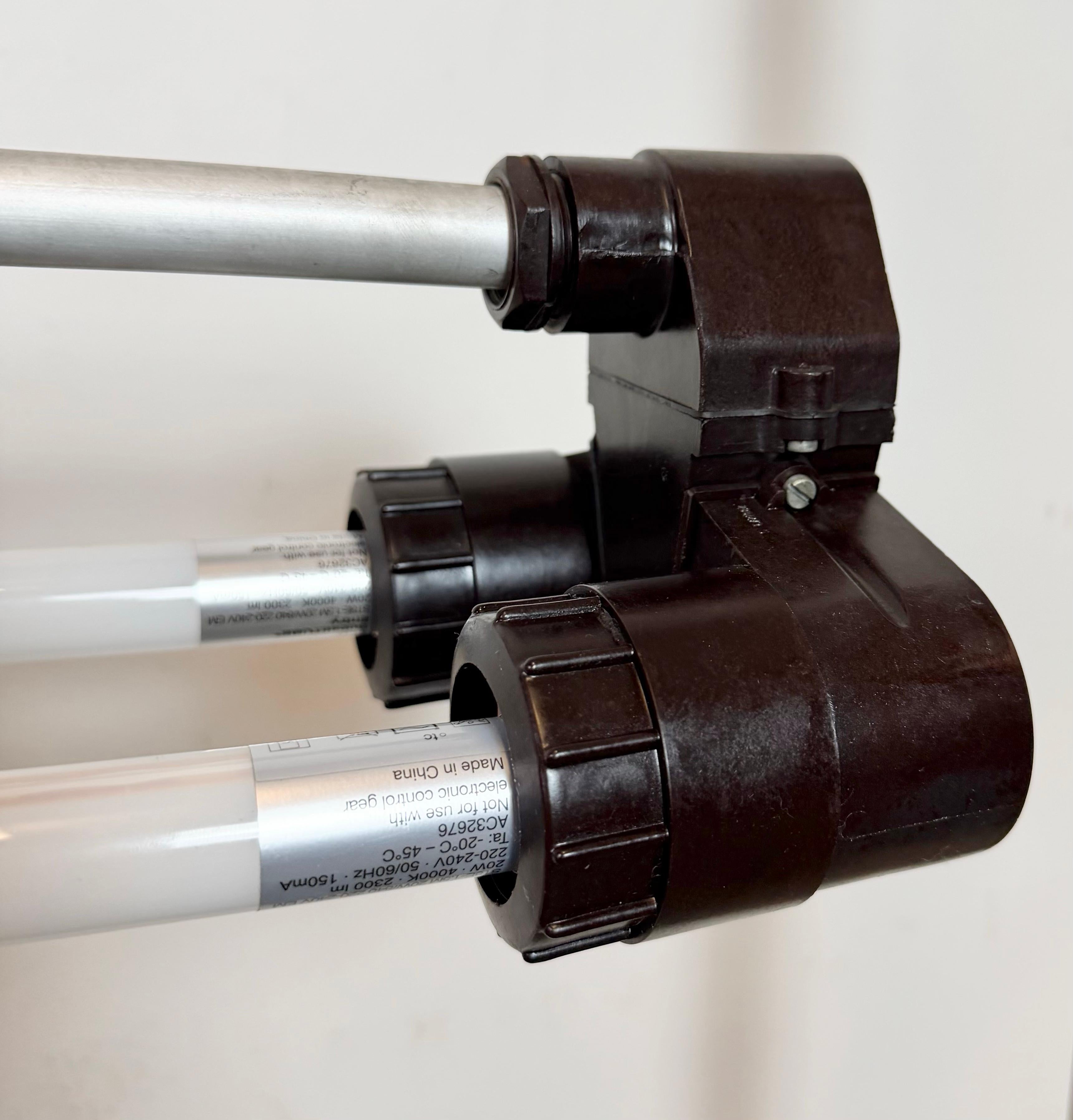 Industrielle graue Röhrenleuchte aus Elektrosvit, Industrie  1970s (Ende des 20. Jahrhunderts) im Angebot