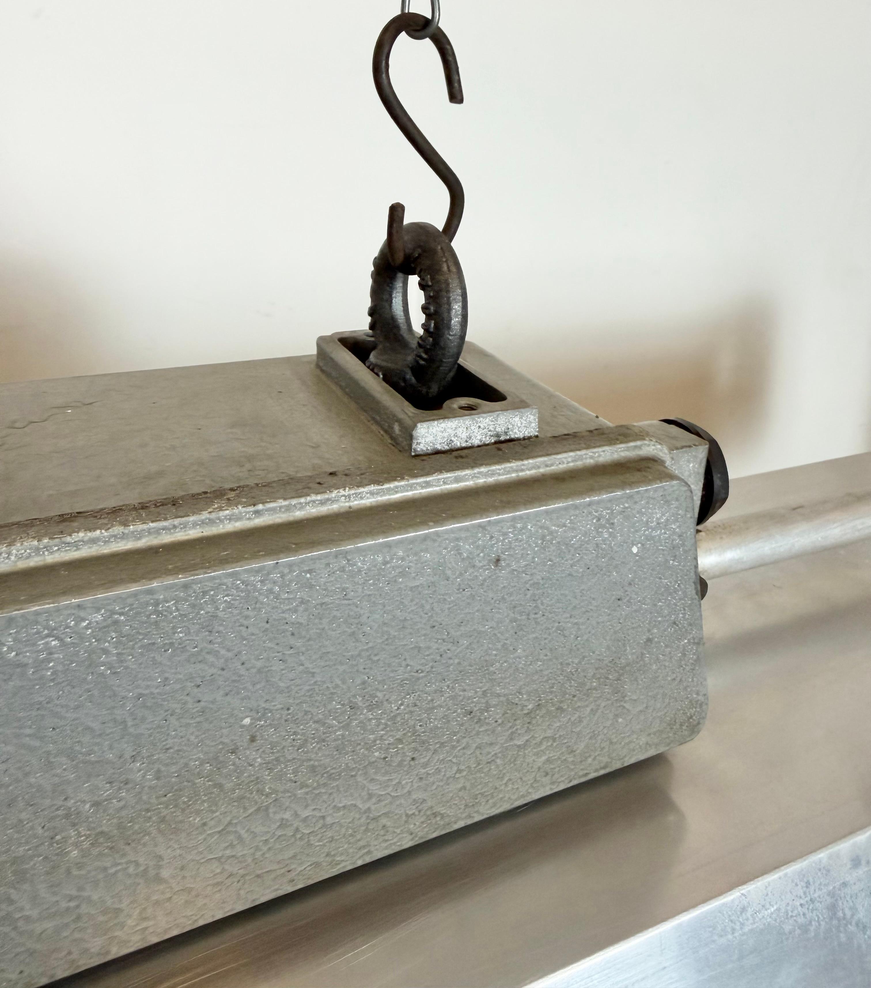 Graue Industrieröhrenleuchte von Elektrosvit, 1970er Jahre im Zustand „Gut“ im Angebot in Kojetice, CZ