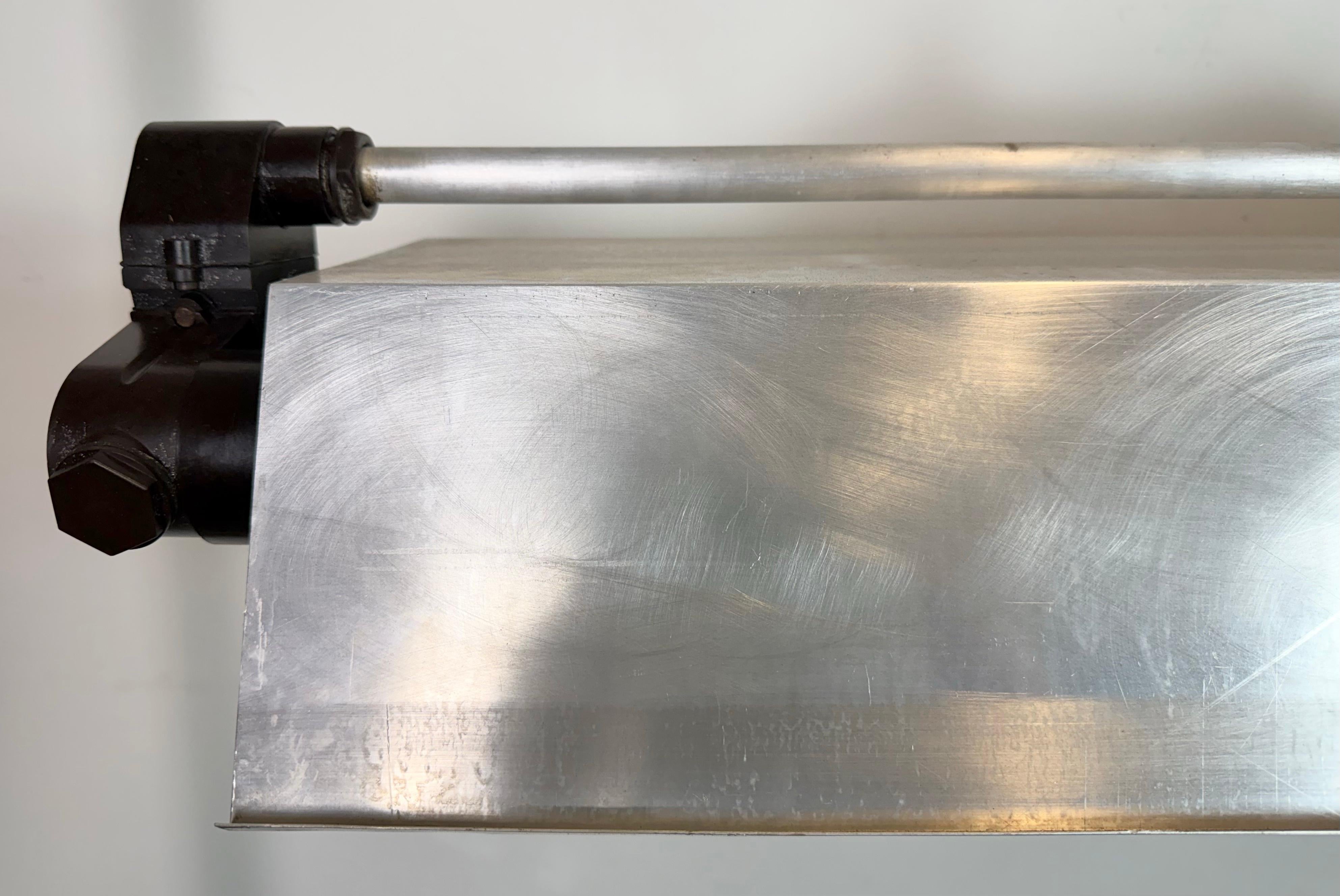 Graue Industrieröhrenleuchte von Elektrosvit, 1970er Jahre (Ende des 20. Jahrhunderts) im Angebot