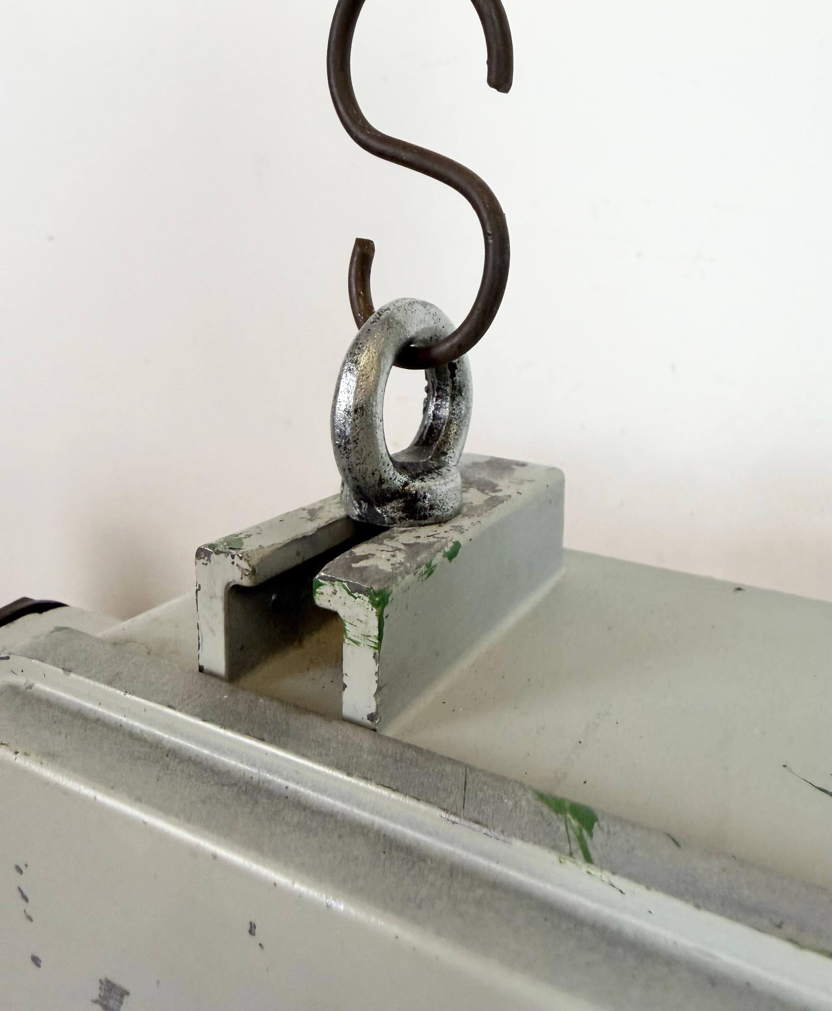 Industrielle graue Röhrenleuchte aus Elektrosvit, Industrie  1970s im Angebot 2