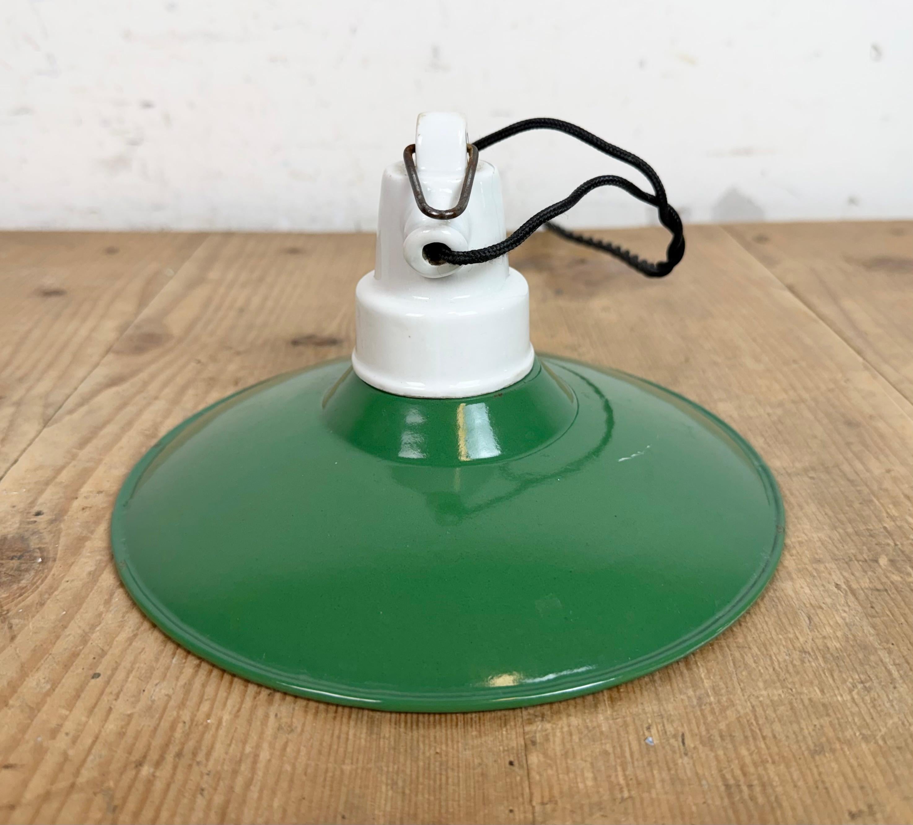 Industrial Green Enamel Pendant Light, 1950s in vendita 5