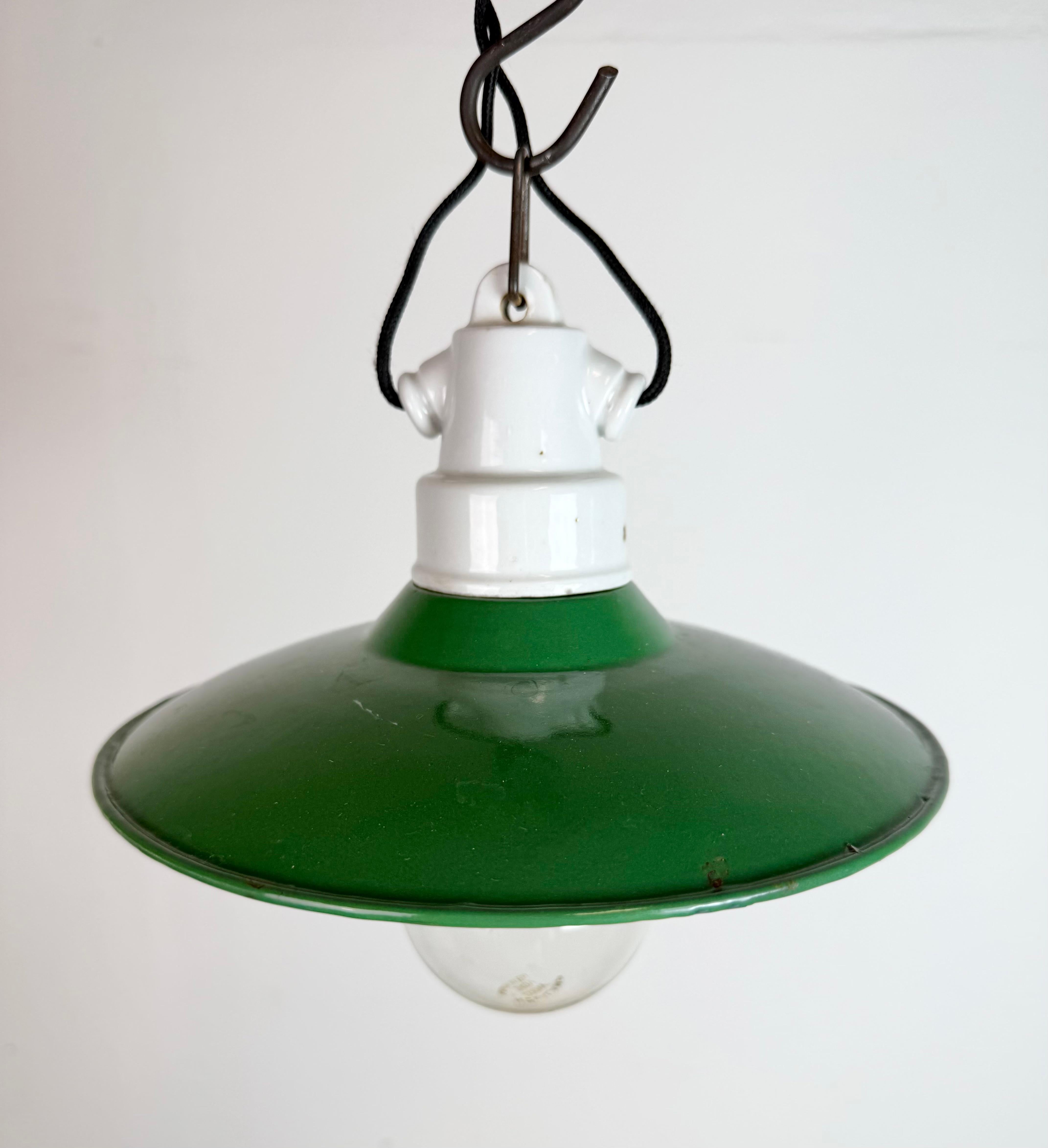 Ceco Industrial Green Enamel Pendant Light, 1950s in vendita