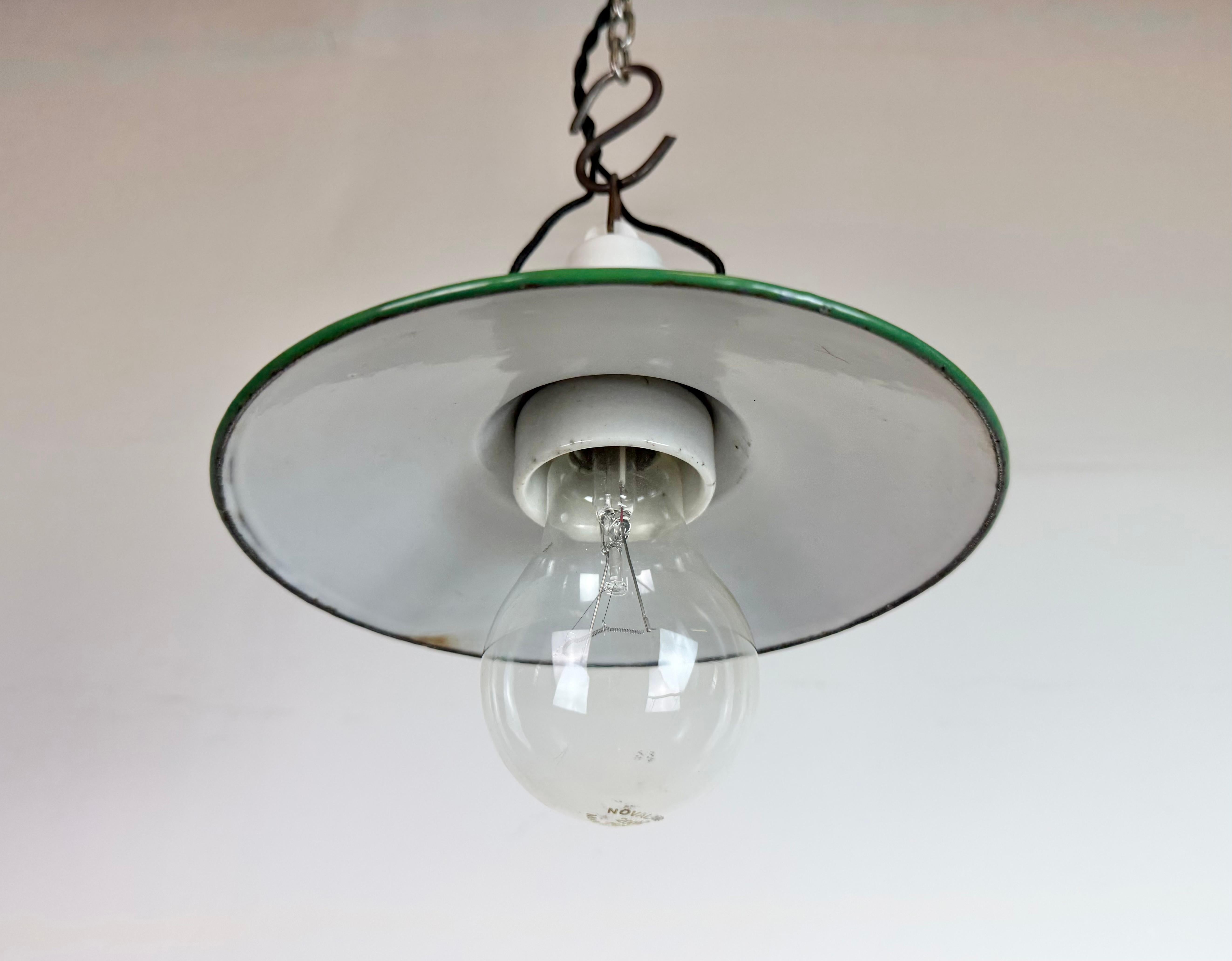 Industrial Green Enamel Pendant Light, 1950s In condizioni buone in vendita a Kojetice, CZ