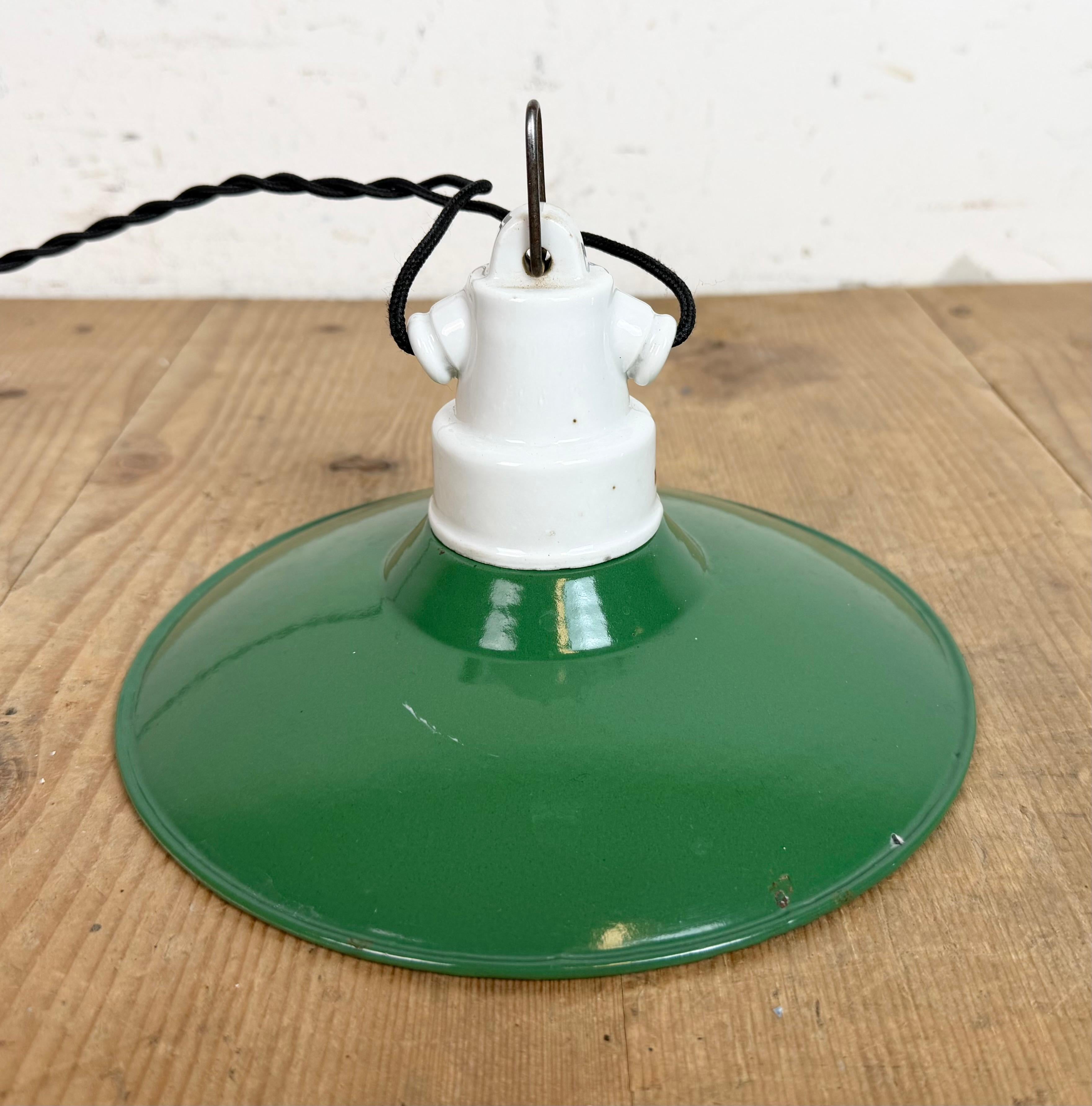 Industrial Green Enamel Pendant Light, 1950s in vendita 2