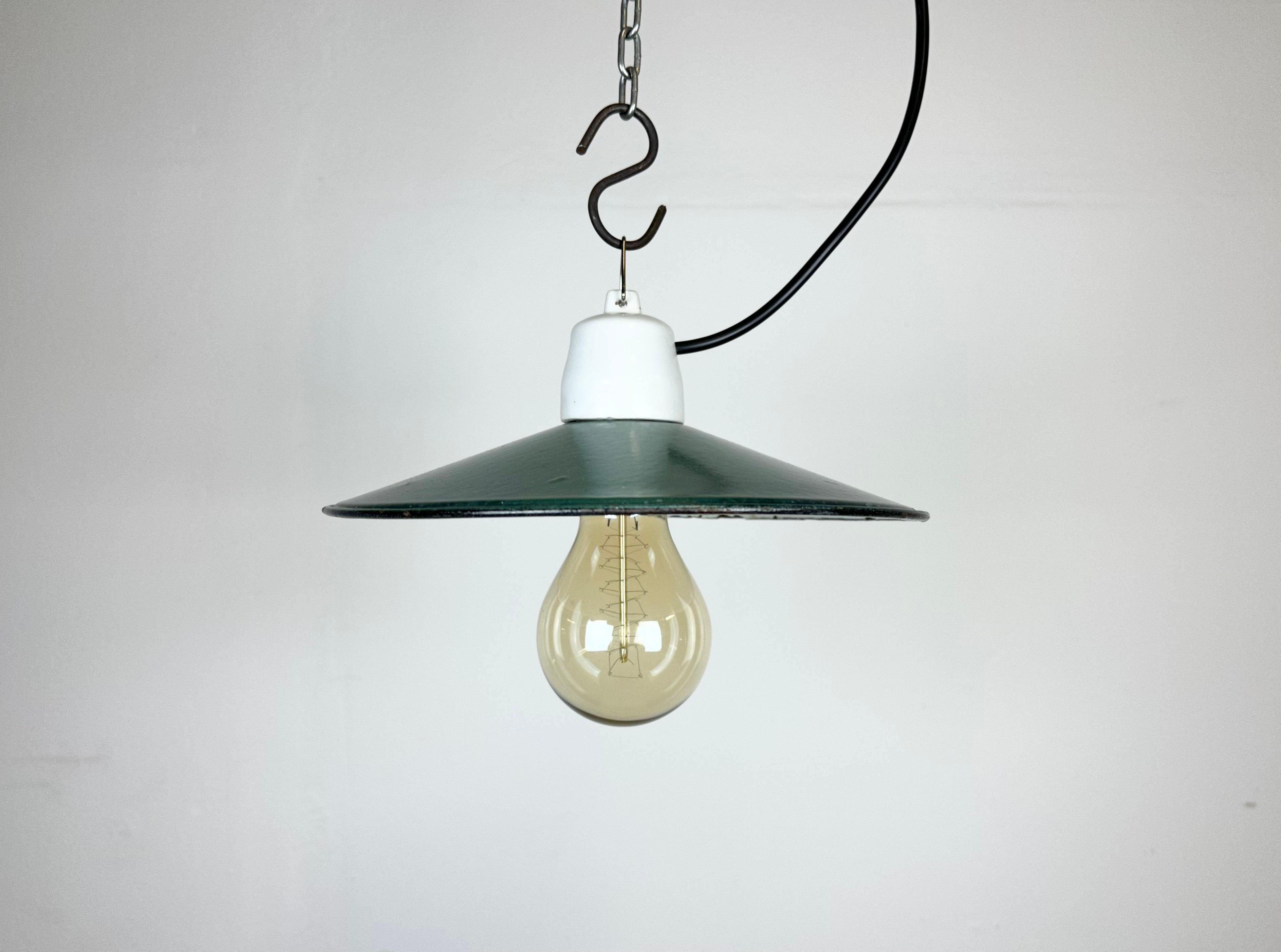 Vintage industrial enamel pendant lamp made in Poland during the 1970s. It features a green enamel shade with white enamel interior and porcelain top. The socket requires E 27/ E 26 light bulbs. The weight of the lamp is 0,5 kg. New wire.
The light