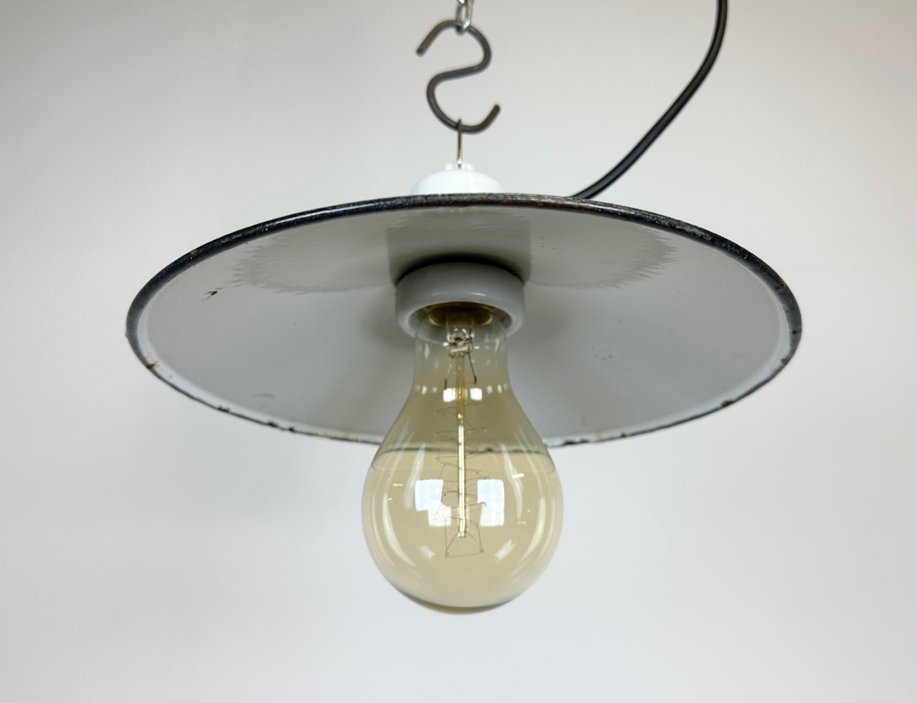 Industrial Grreen Enamel Pendant Light, 1970s For Sale 1