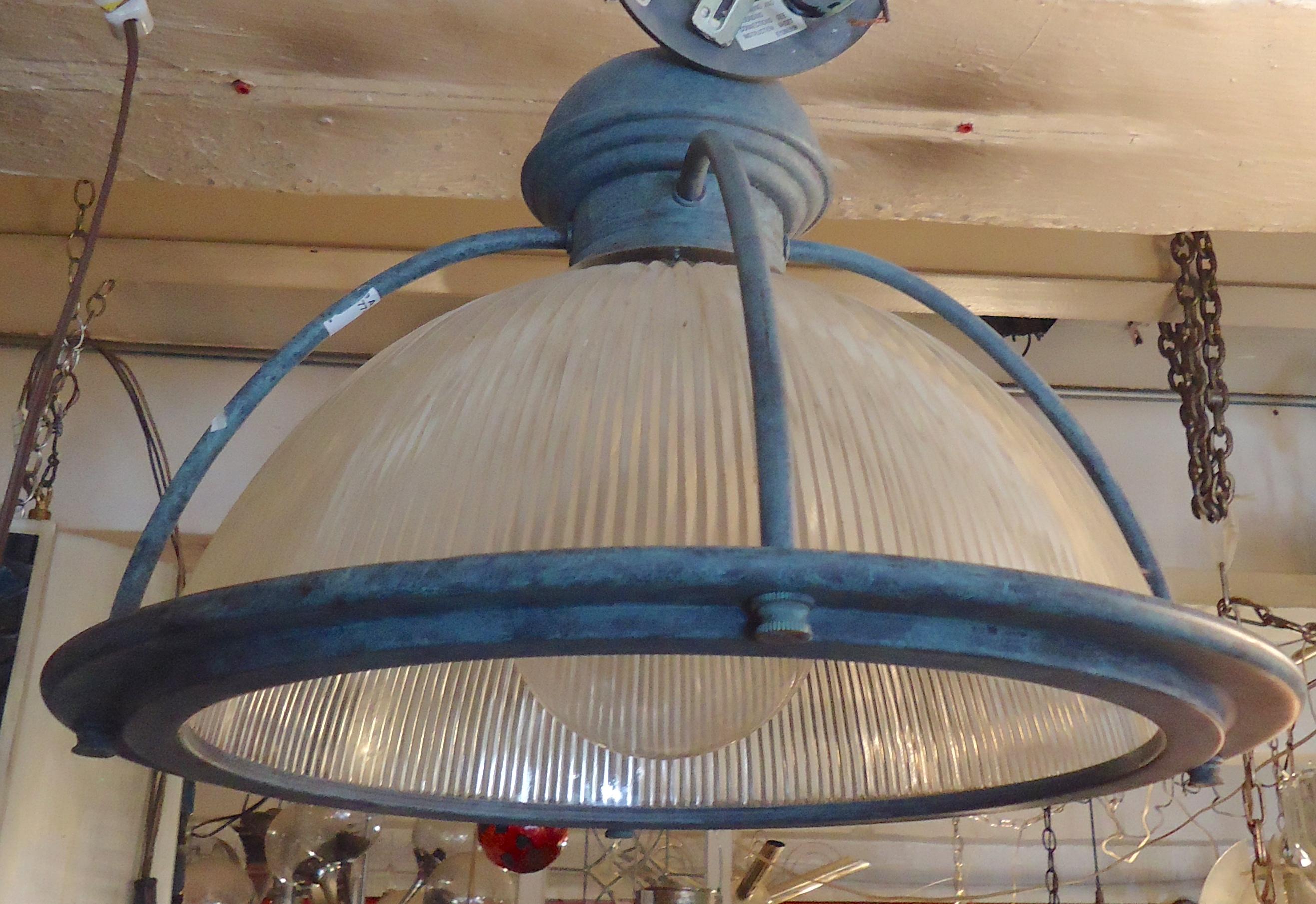 Industrial Hanging Light In Good Condition For Sale In Brooklyn, NY