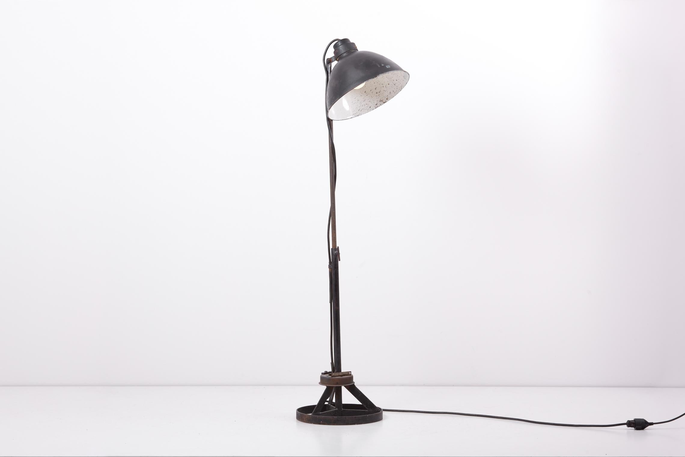 Black industrial floor lamp.
The height and the lampshade are adjustable.

1 x E27 socket

Please note: Lamp should be fitted professionally in accordance to local requirements.