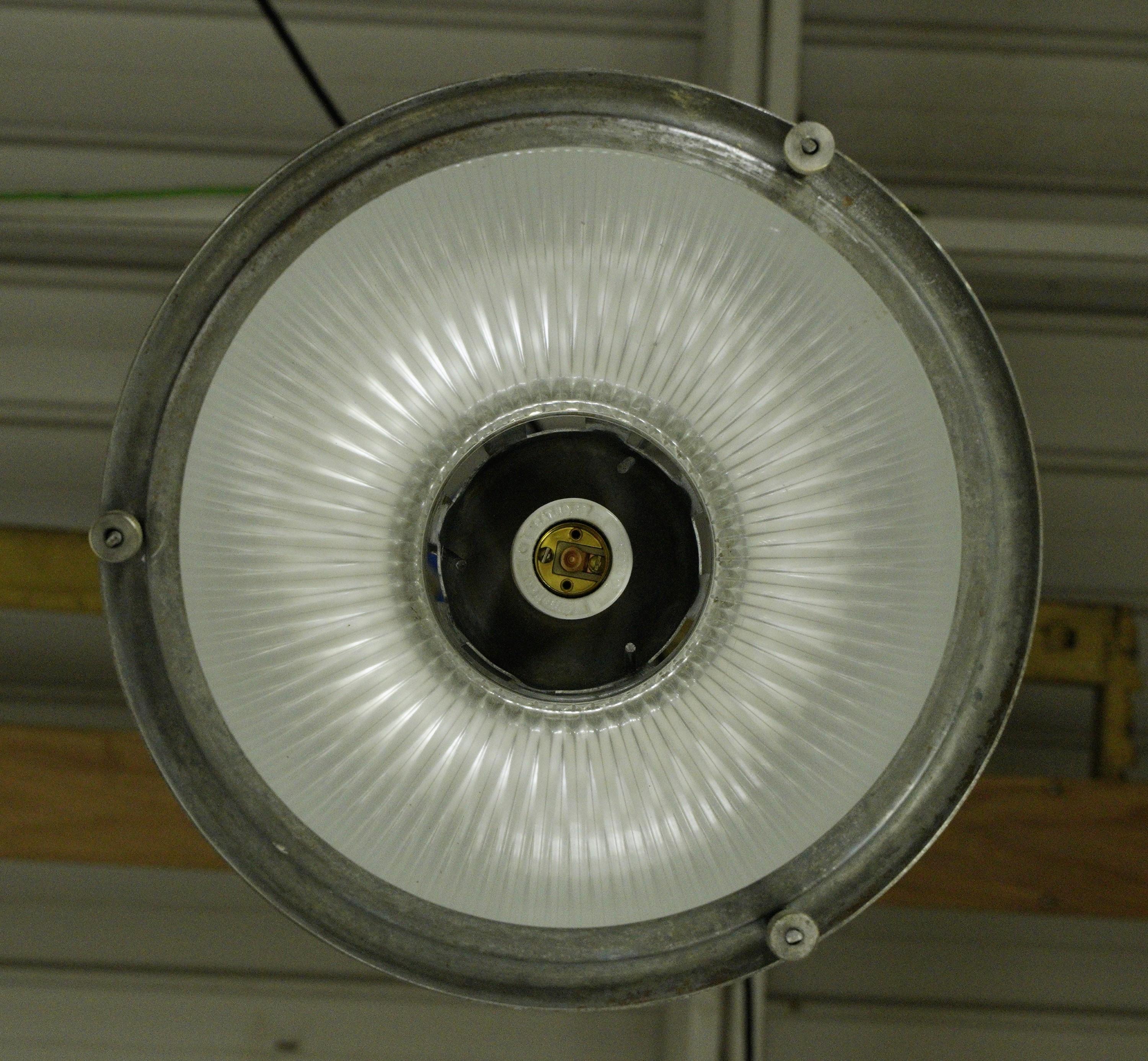 Acier Lampe pendante industrielle en verre Holophane Steele Qté disponible en vente