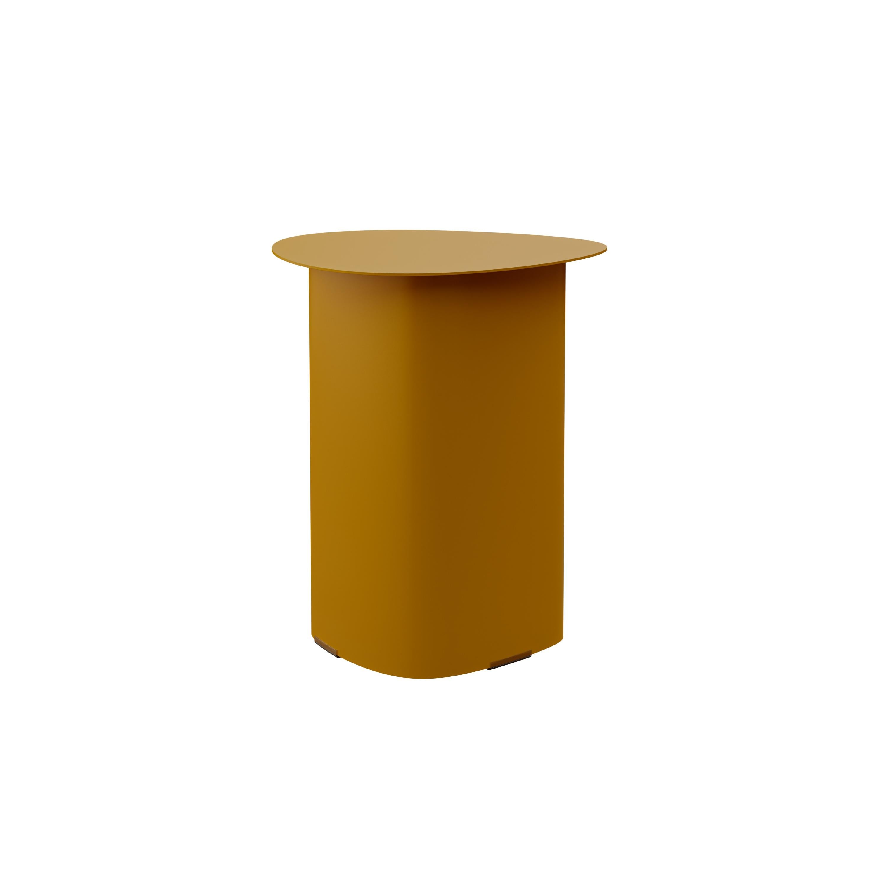 Mit seinem eleganten und modernen Design ist Stons ein echtes Statement, das sich nahtlos in jede Innen- oder Außenumgebung einfügt. Stons ist in einer Reihe von faszinierenden Farboptionen erhältlich und ermöglicht es Ihnen, den perfekten Farbton