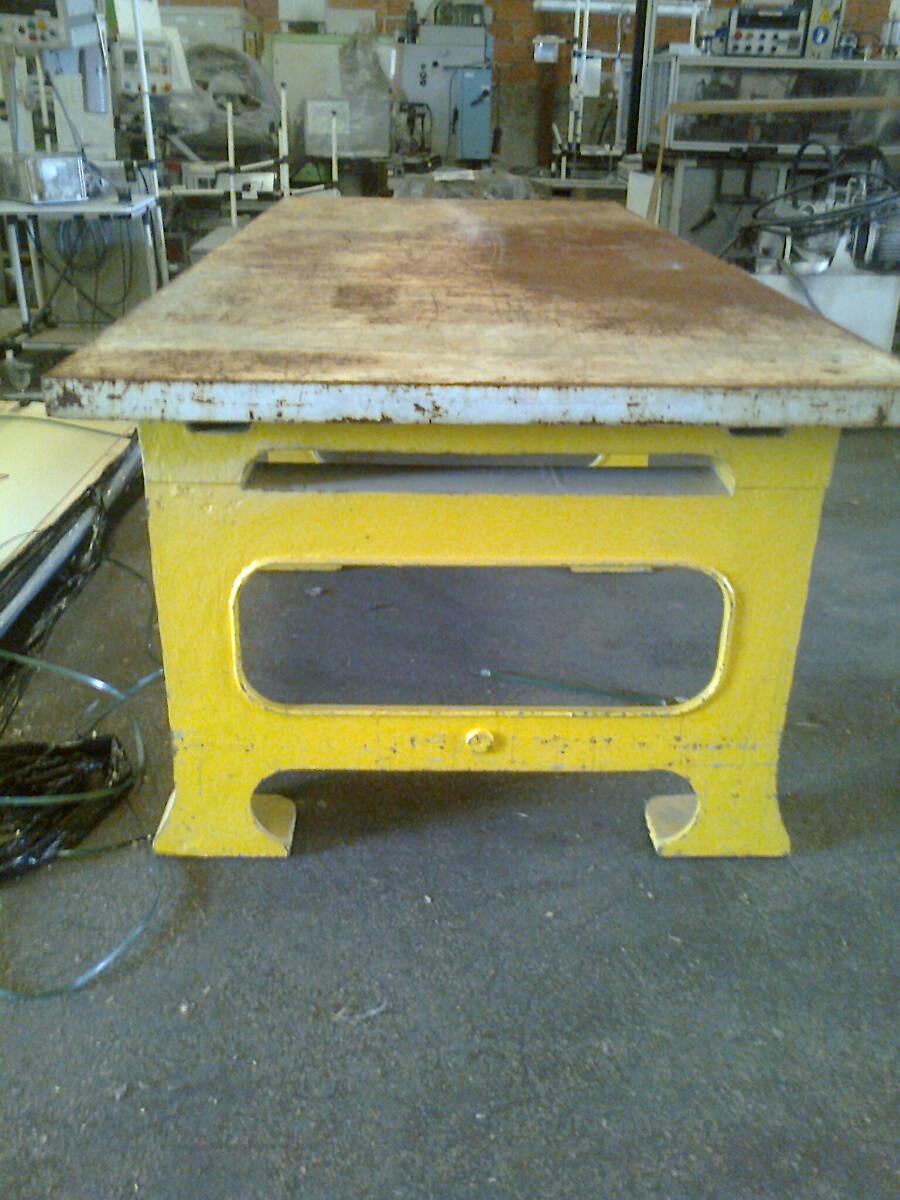 20th Century Industrial Huge Iron French  Work Table In Good Condition For Sale In Vulpellac, Girona