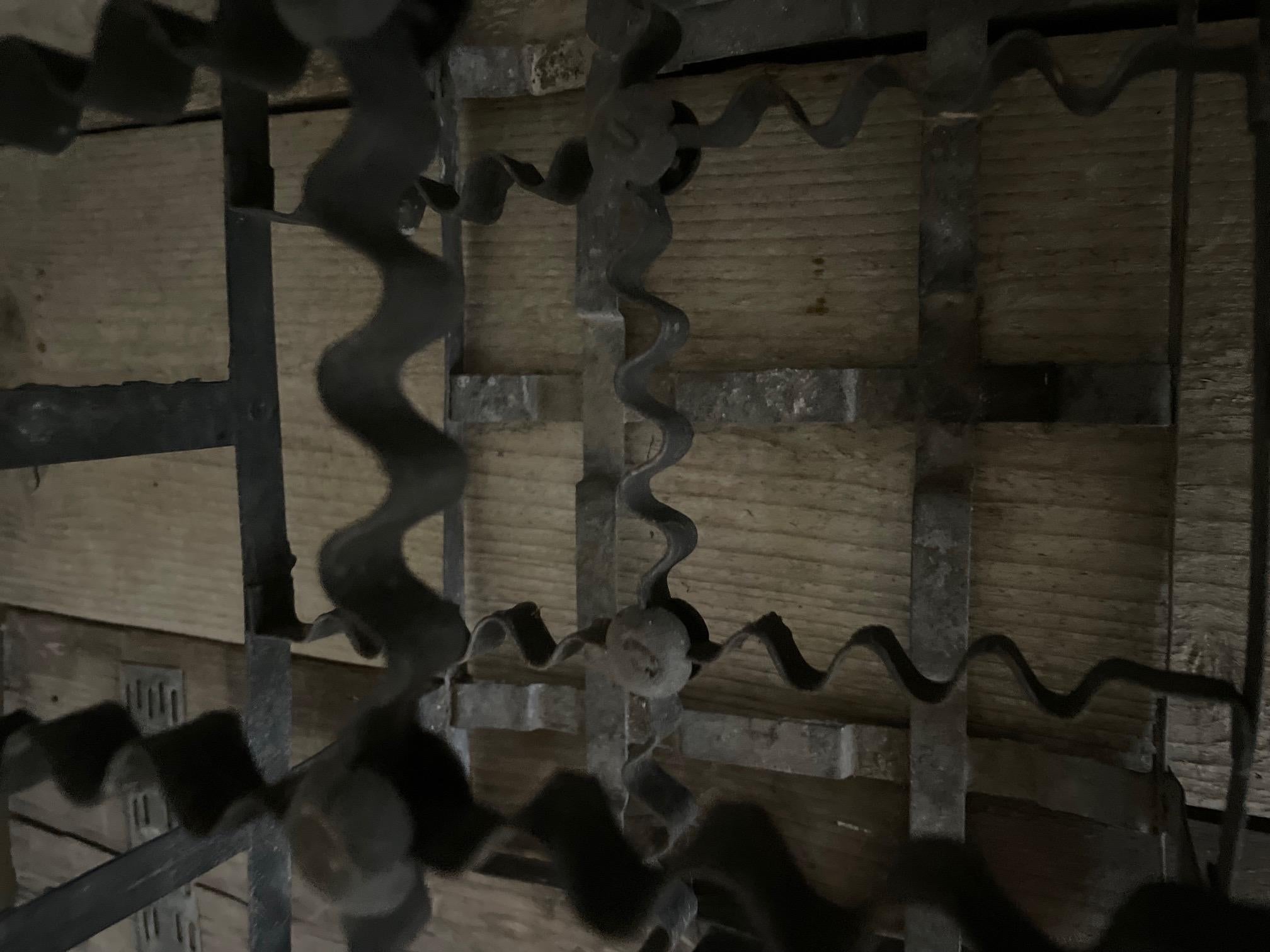 XX secolo Portabottiglie industriale in ferro in vendita
