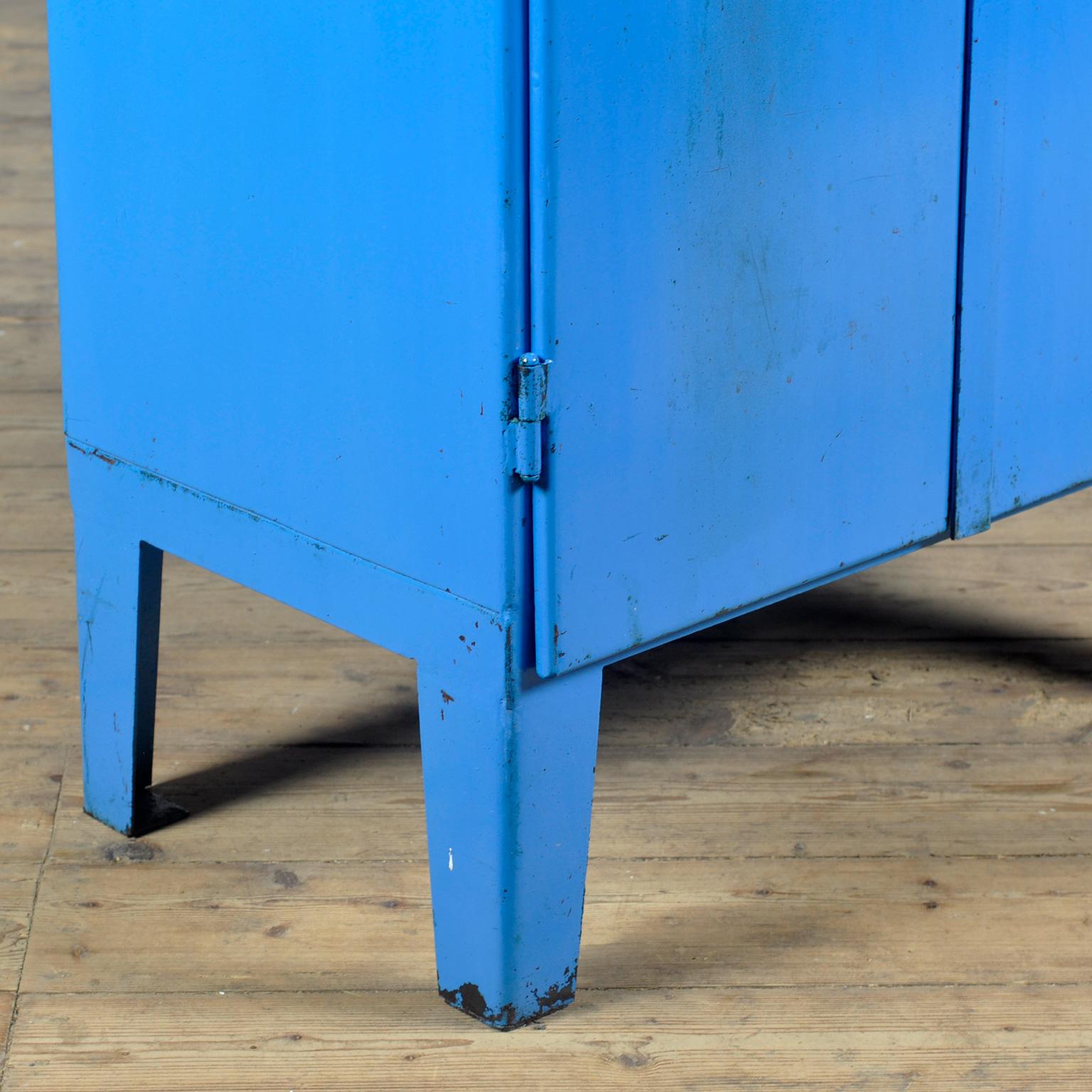 Industrieller Eisenschrank, 1960er-Jahre im Angebot 5