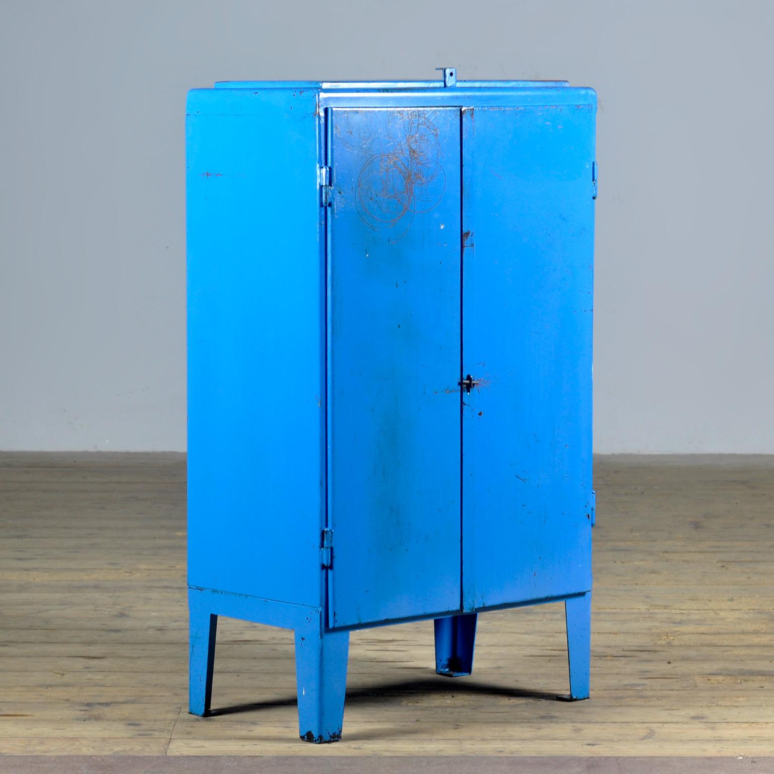 Industrieller Eisenschrank, 1960er-Jahre (Ungarisch) im Angebot