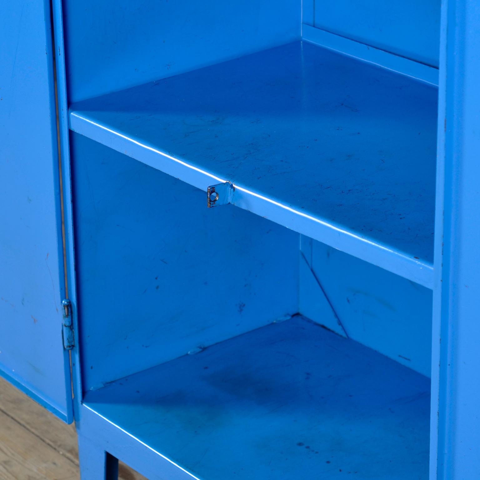 Industrieller Eisenschrank, 1960er-Jahre im Angebot 2