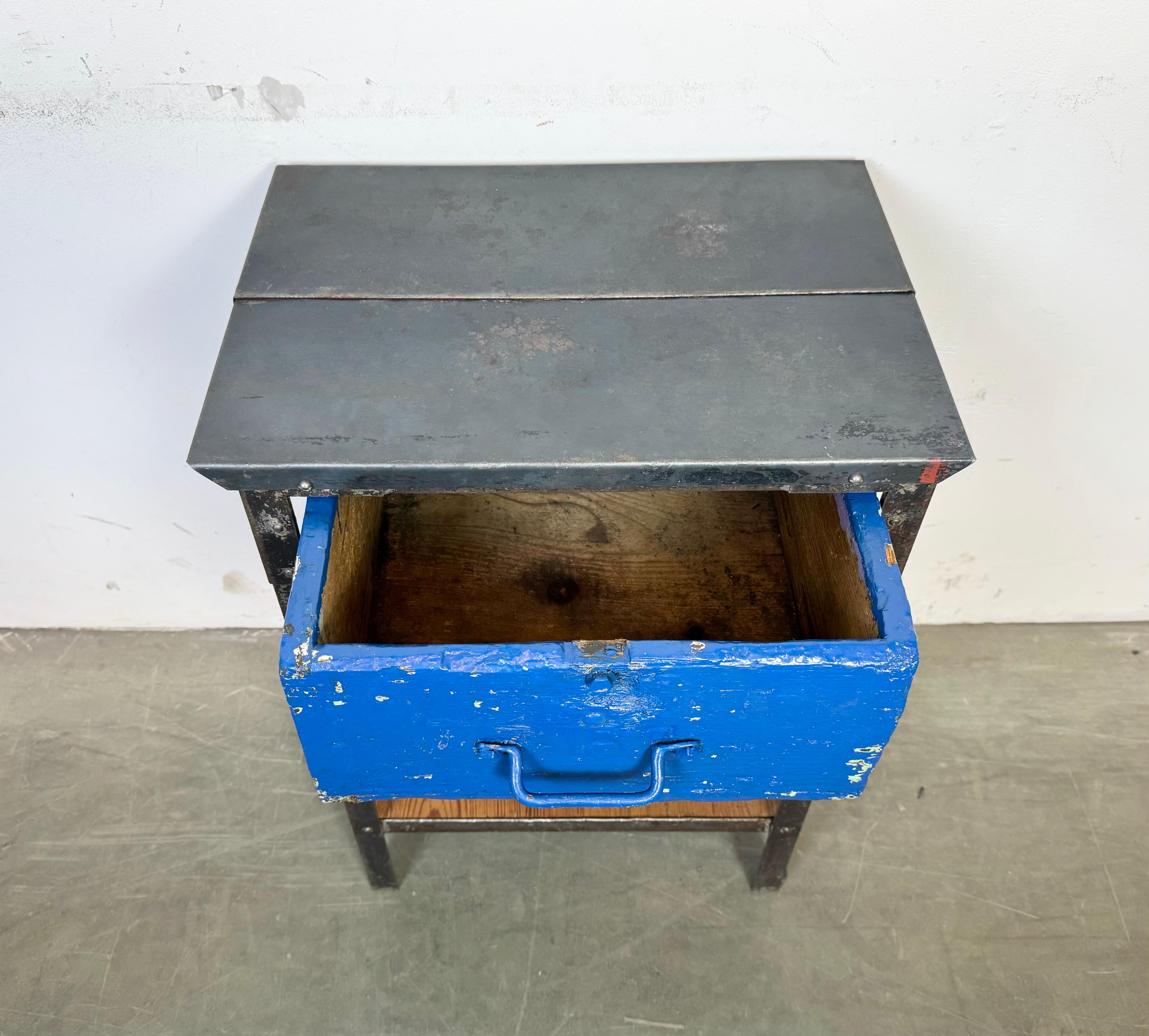 Cassettiera industriale in ferro, anni '50 in vendita 8
