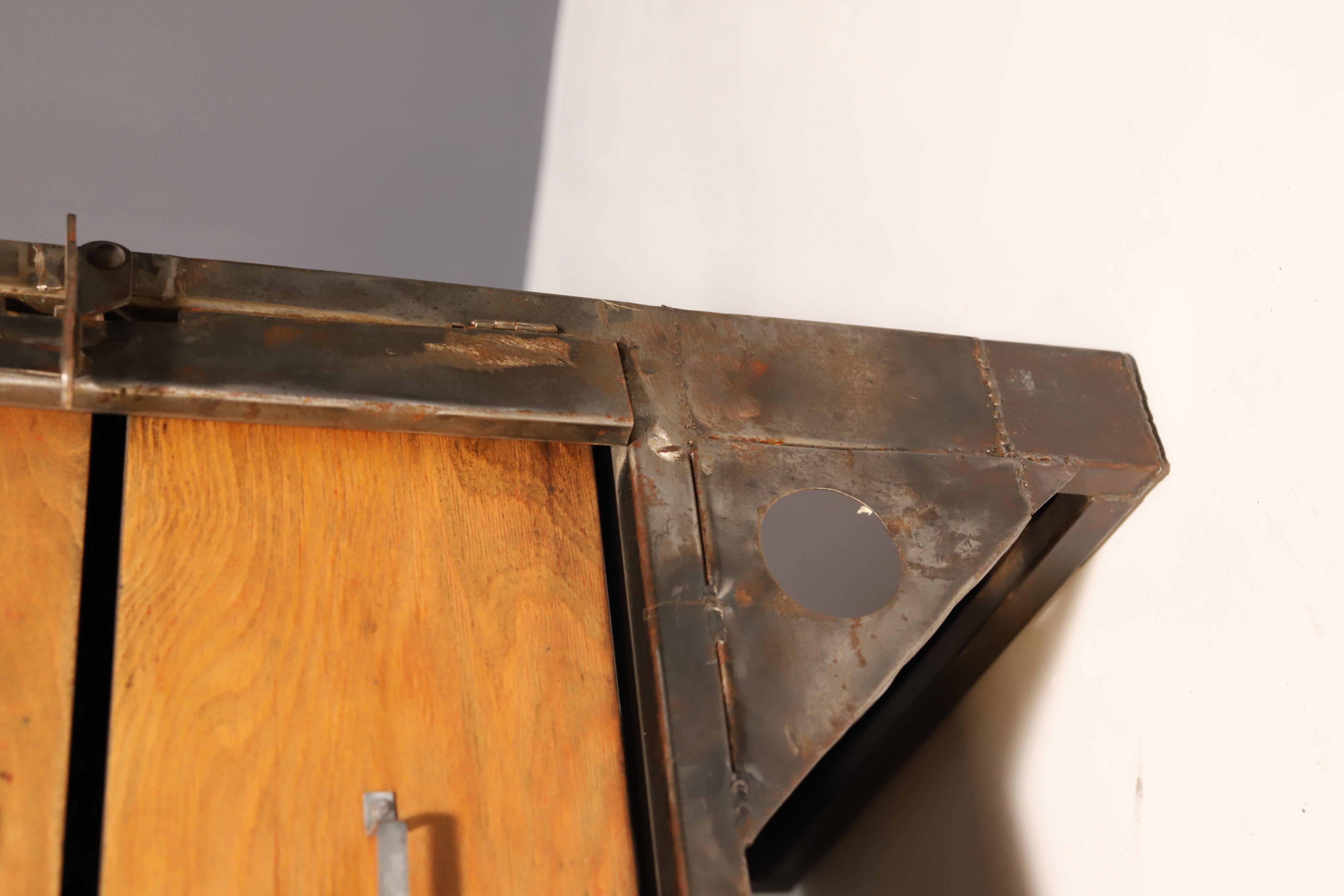 Cassettiera industriale in ferro degli anni '50, Cecoslovacchia in vendita 7