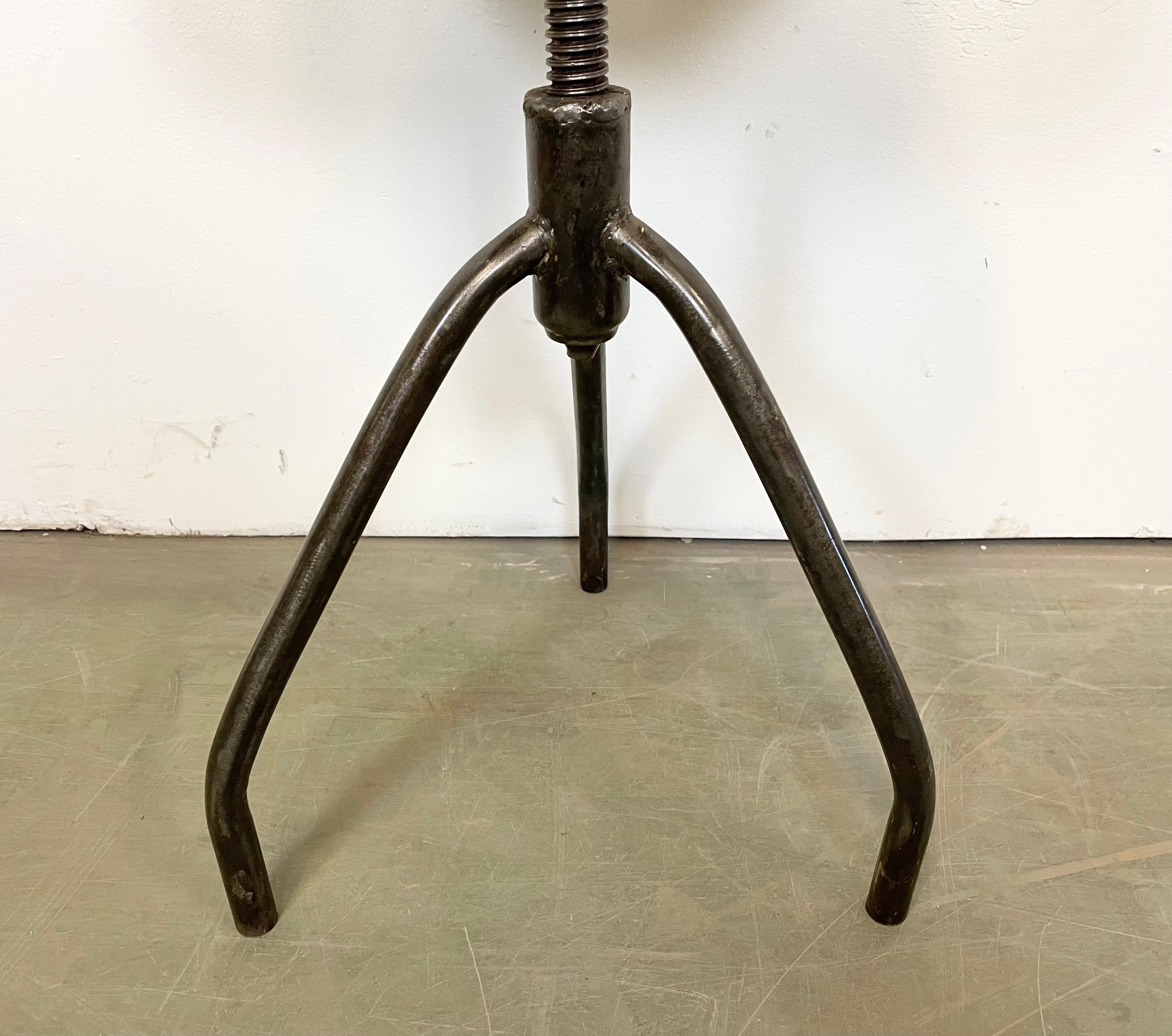 Industrial Iron Swivel Stool, 1950s In Good Condition In Kojetice, CZ