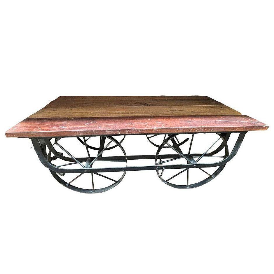 Industrieller Couchtisch aus Eisen und Holz im Eisenbahnstil, Rolling Trolly Cart, Couchtisch im Zustand „Hervorragend“ im Angebot in Van Nuys, CA