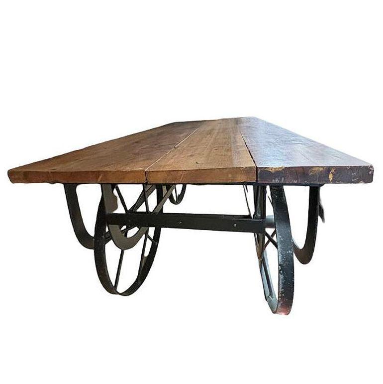 Industrieller Couchtisch aus Eisen und Holz im Eisenbahnstil, Rolling Trolly Cart, Couchtisch im Angebot 2
