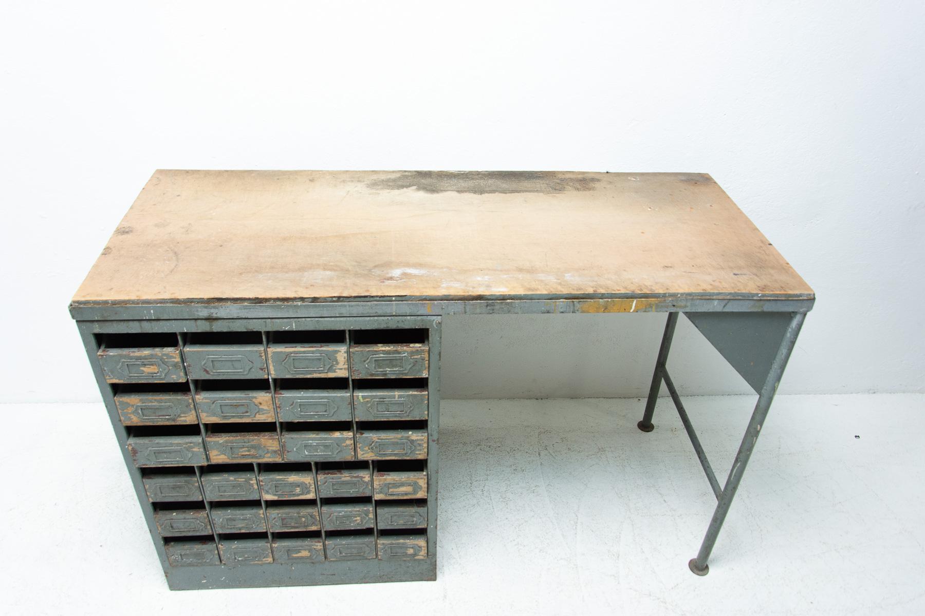 Industrial Iron Writing Desk from the 1950s, Czechoslovakia For Sale 1