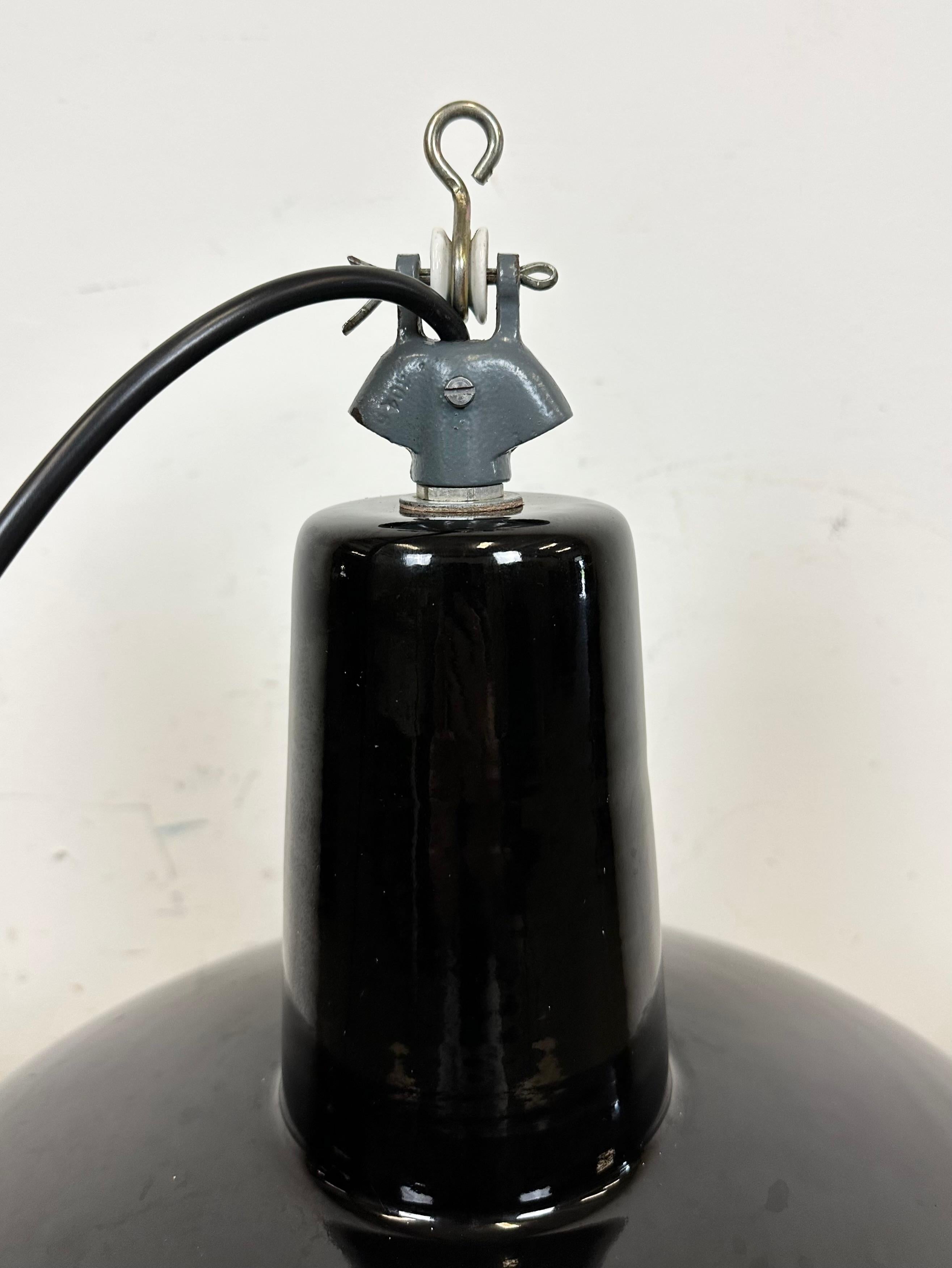 Industrial Italian Black Enamel Factory Lamp with Cast Iron Top, 1960s 8