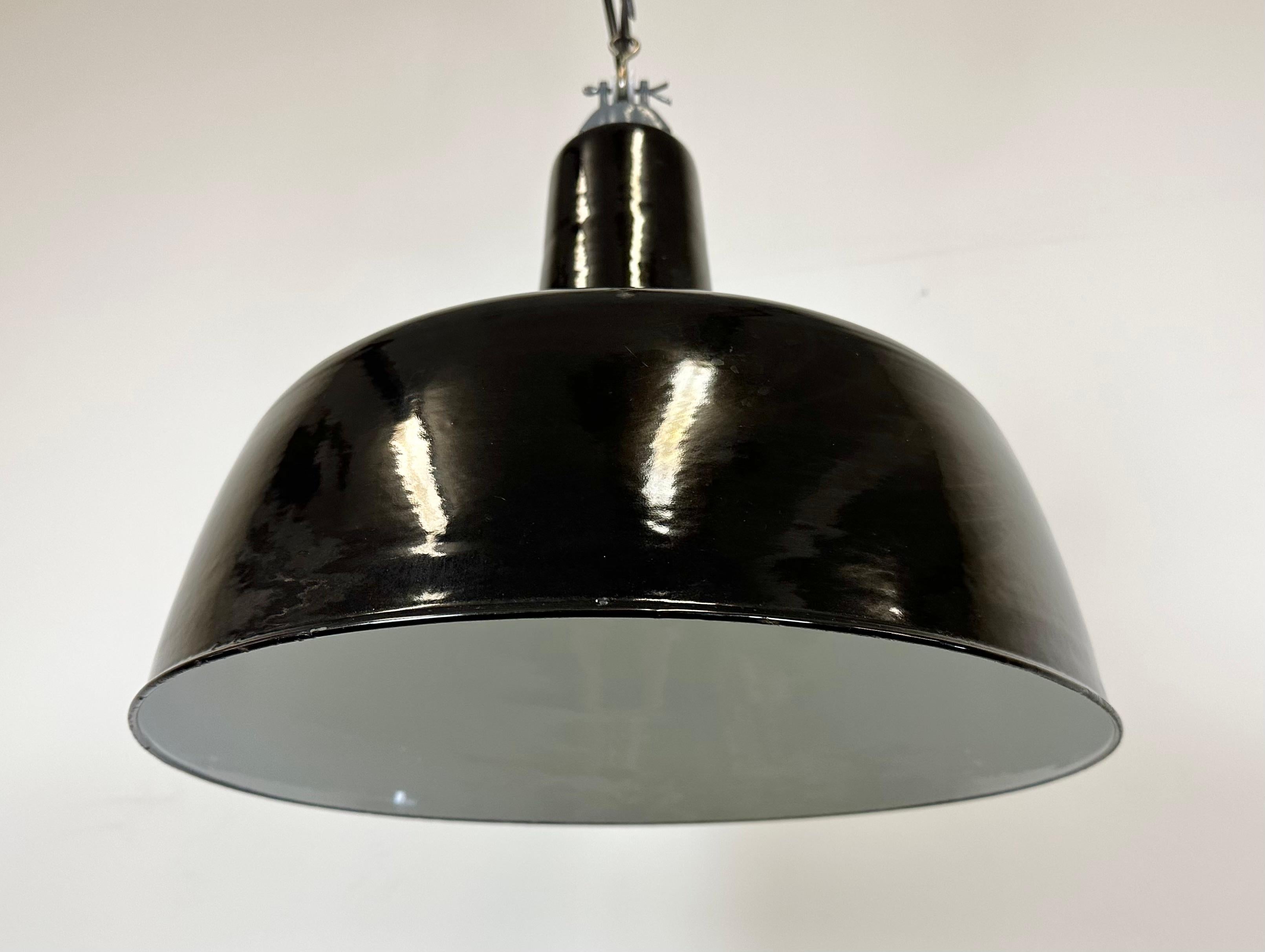 Industrial Italian Black Enamel Factory Lamp with Cast Iron Top, 1960s 4