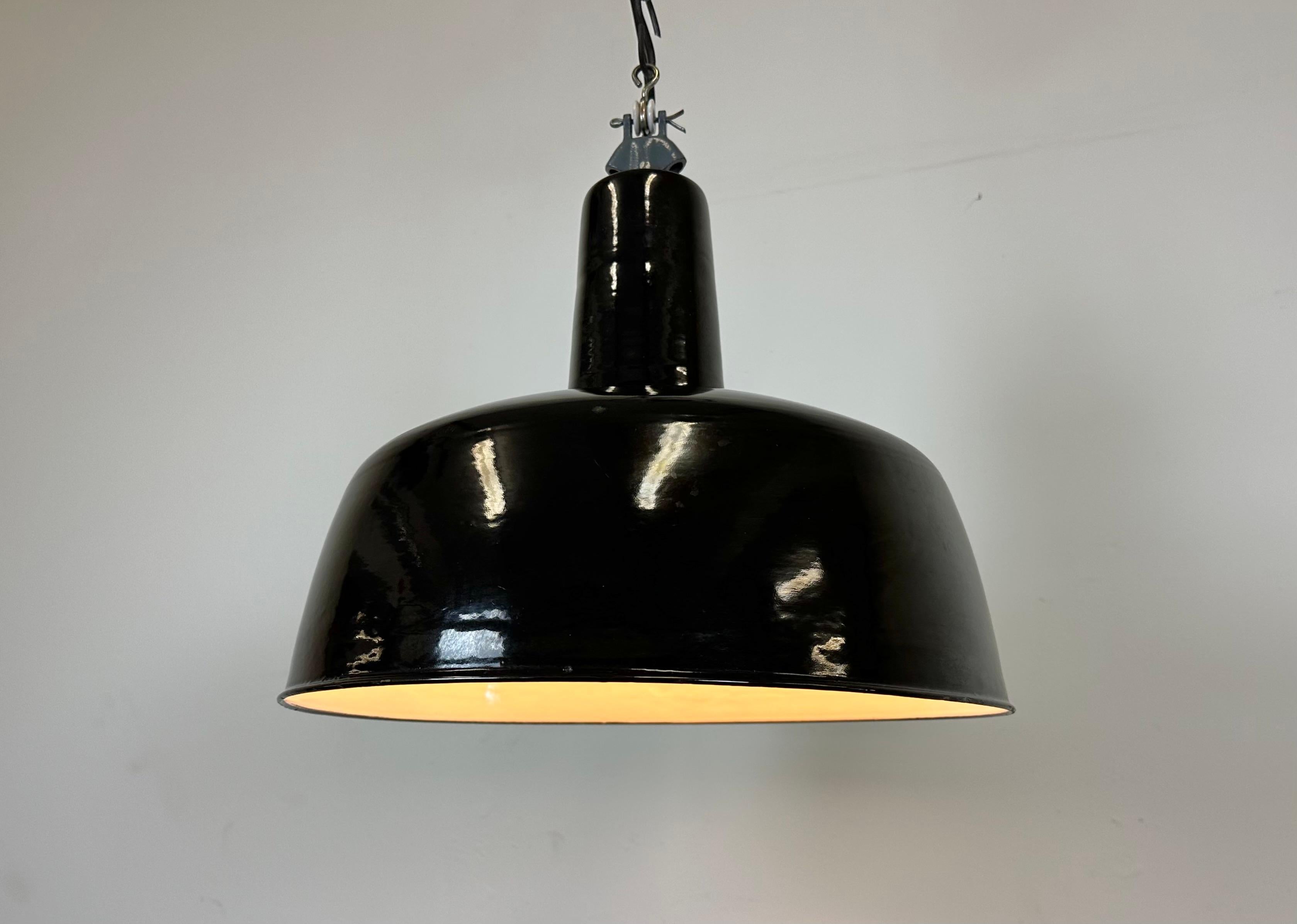 Industrial Italian Black Enamel Factory Lamp with Cast Iron Top, 1960s 5