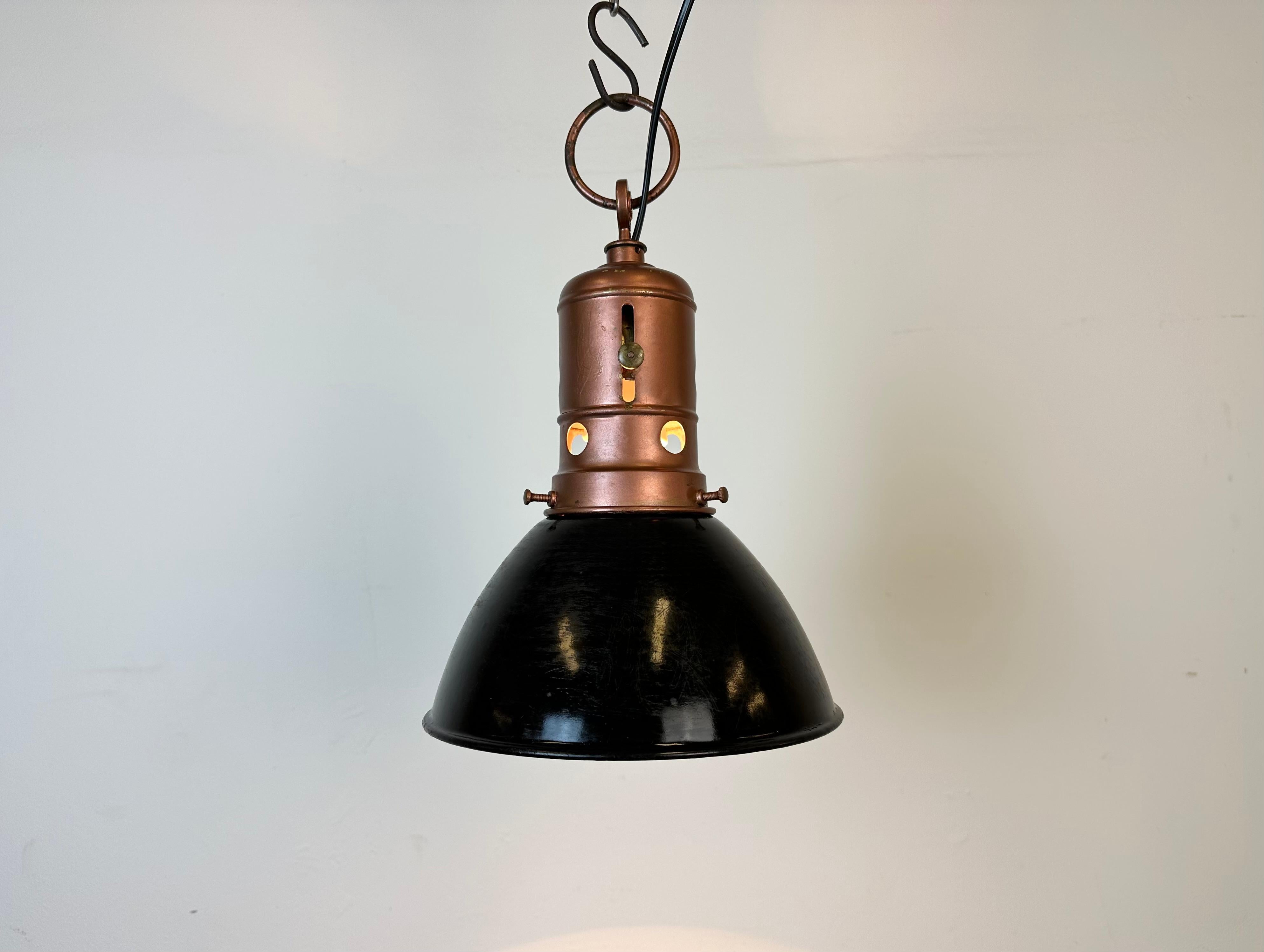 Industrial Italian Black Enamel Factory Lamp with Iron Top, 1950s For Sale 6