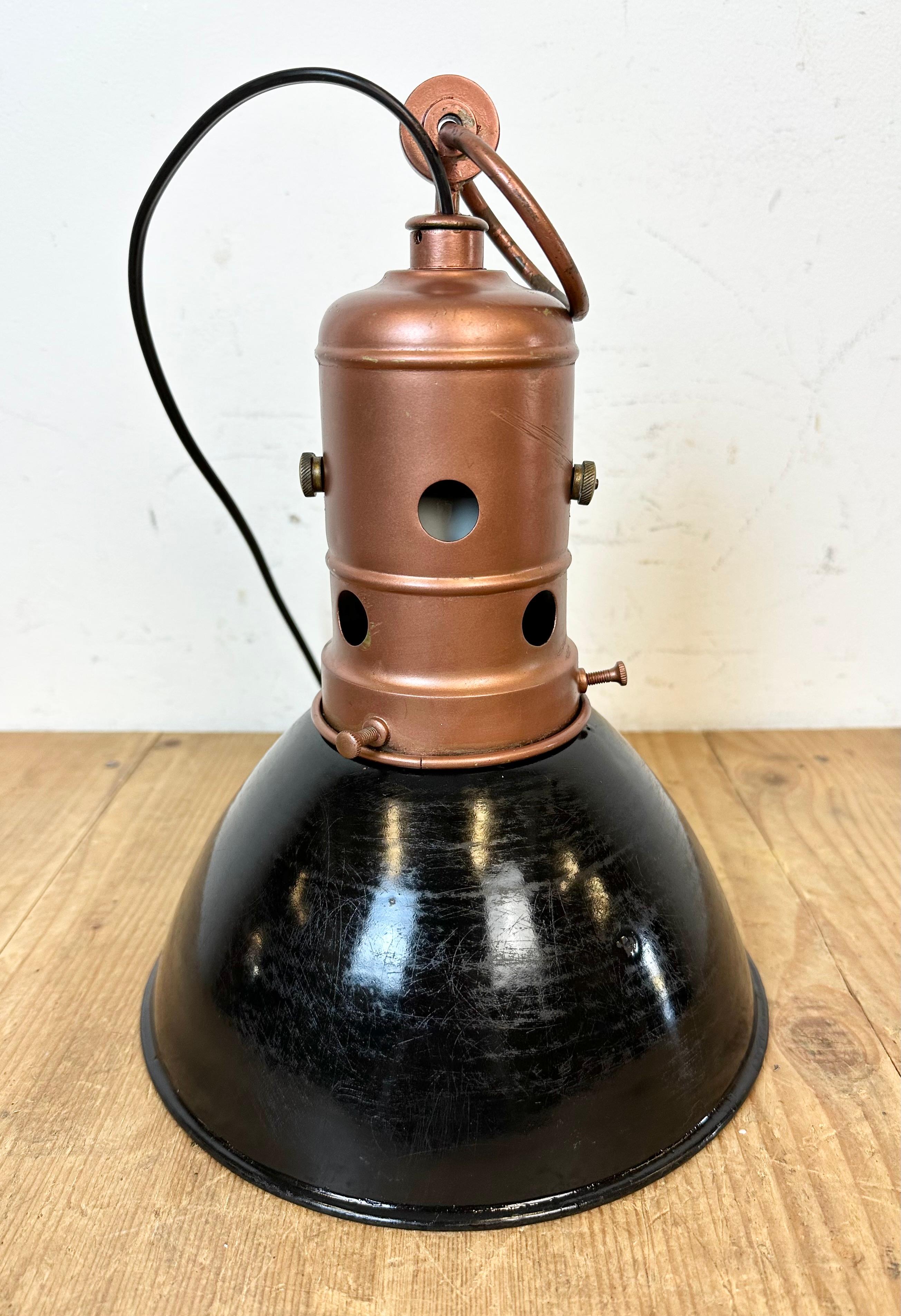 Industrial Italian Black Enamel Factory Lamp with Iron Top, 1950s For Sale 10