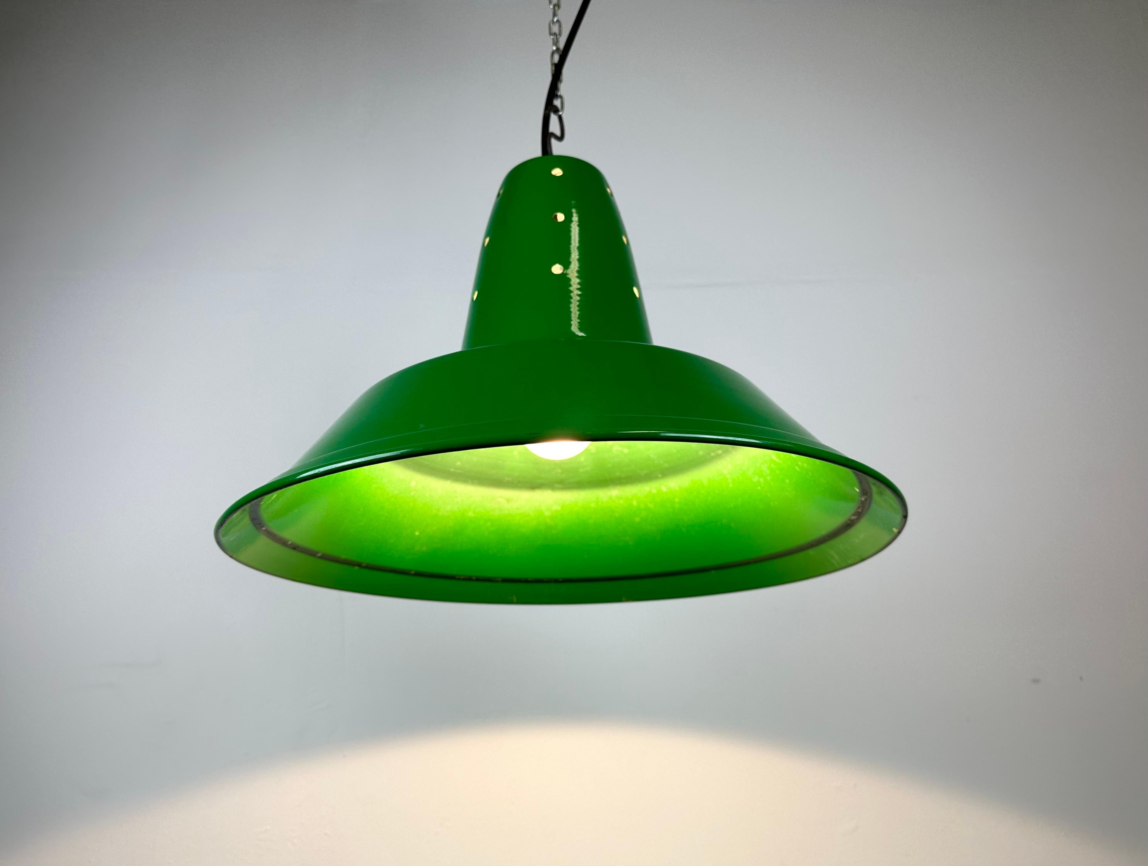 Industrial Italian Green Factory Hanging Lamp, 1970s For Sale 4