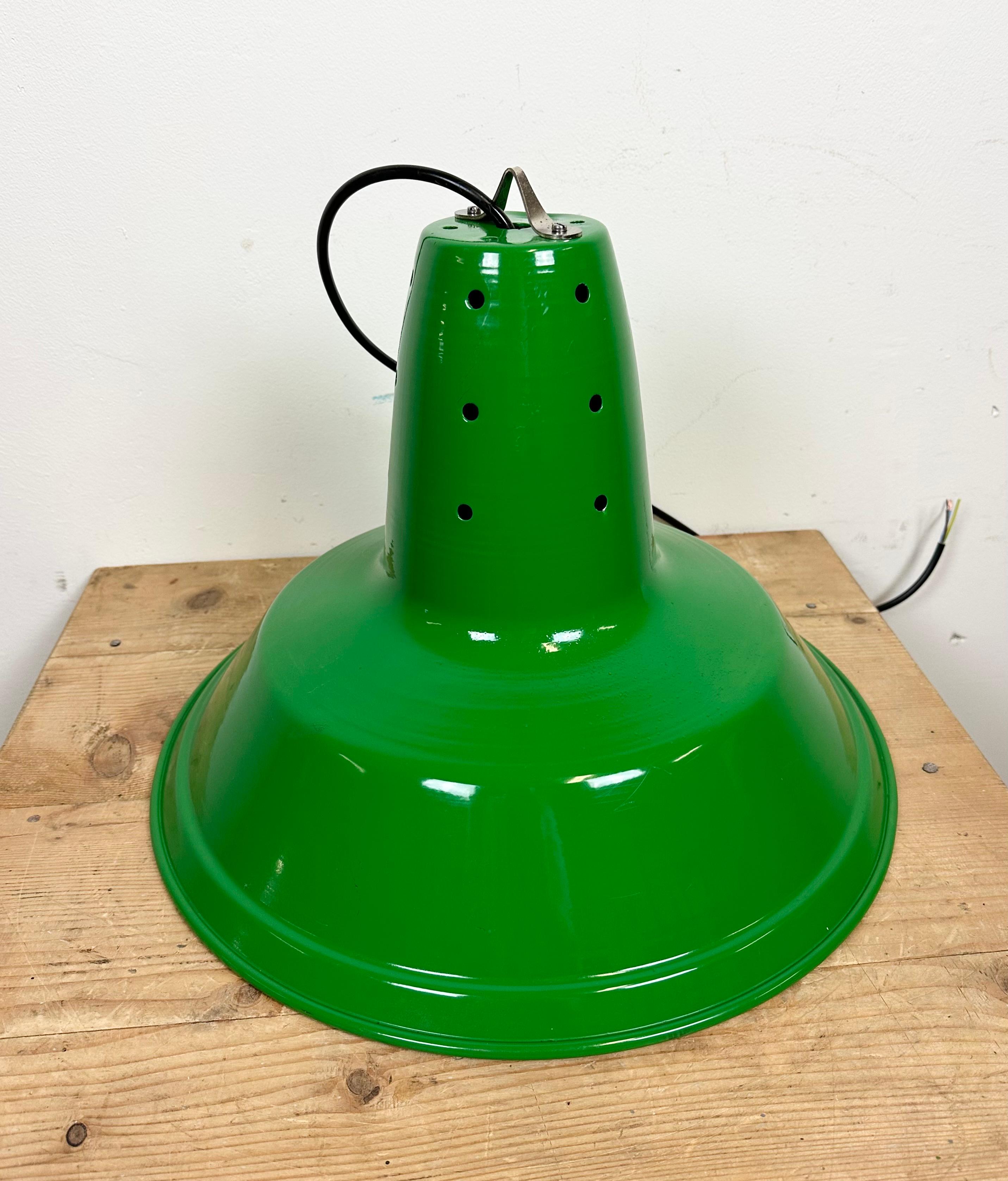Industrial Italian Green Factory Hanging Lamp, 1970s For Sale 8