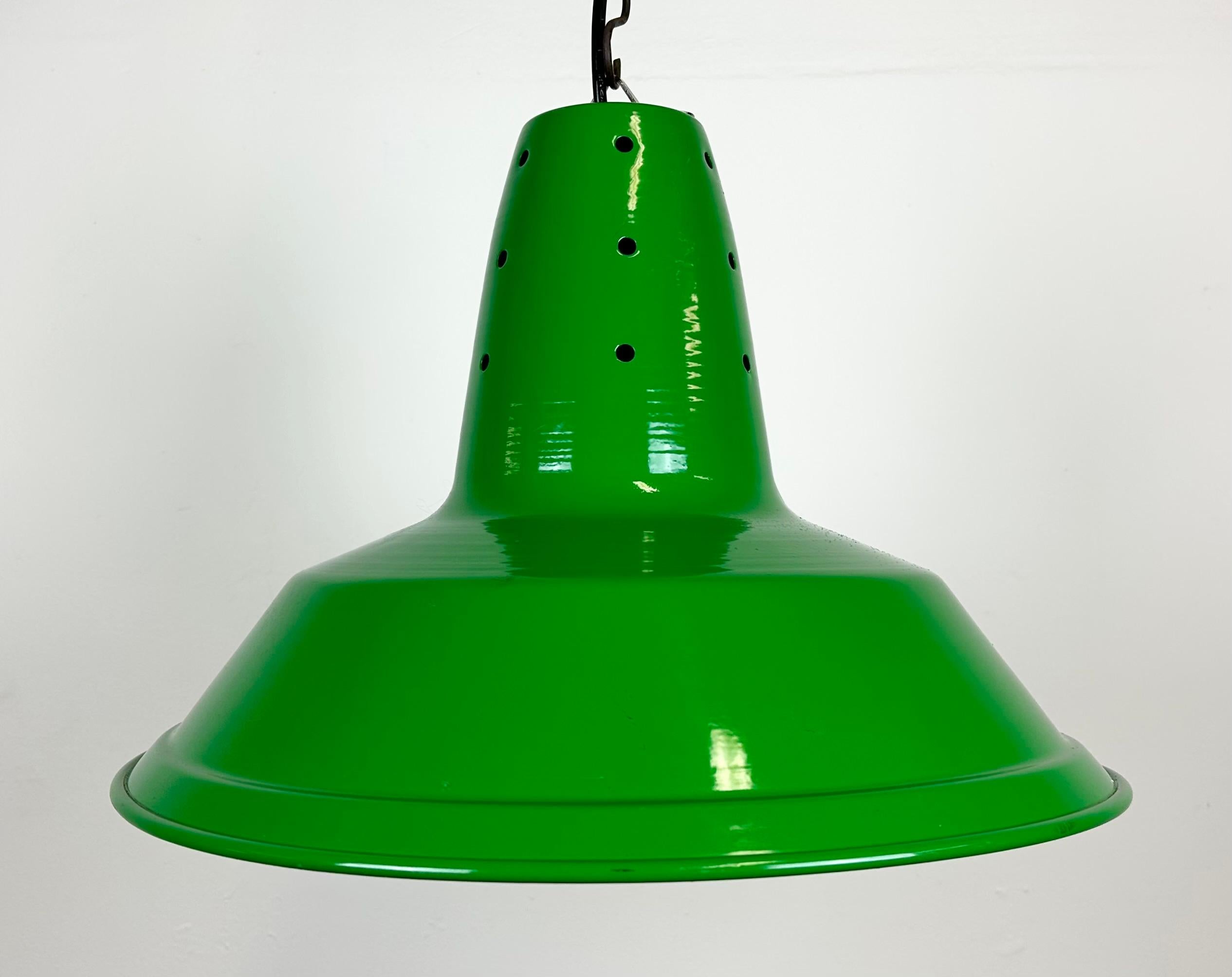 Lacquered Industrial Italian Green Factory Hanging Lamp, 1970s For Sale