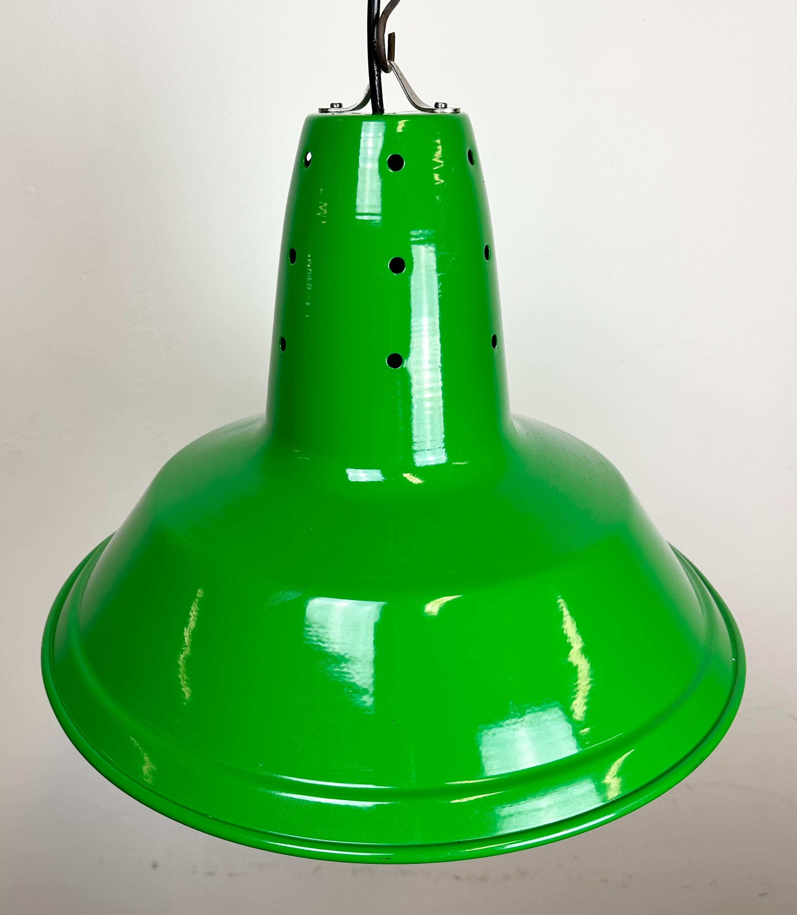 Industrial Italian Green Factory Hanging Lamp, 1970s For Sale 1