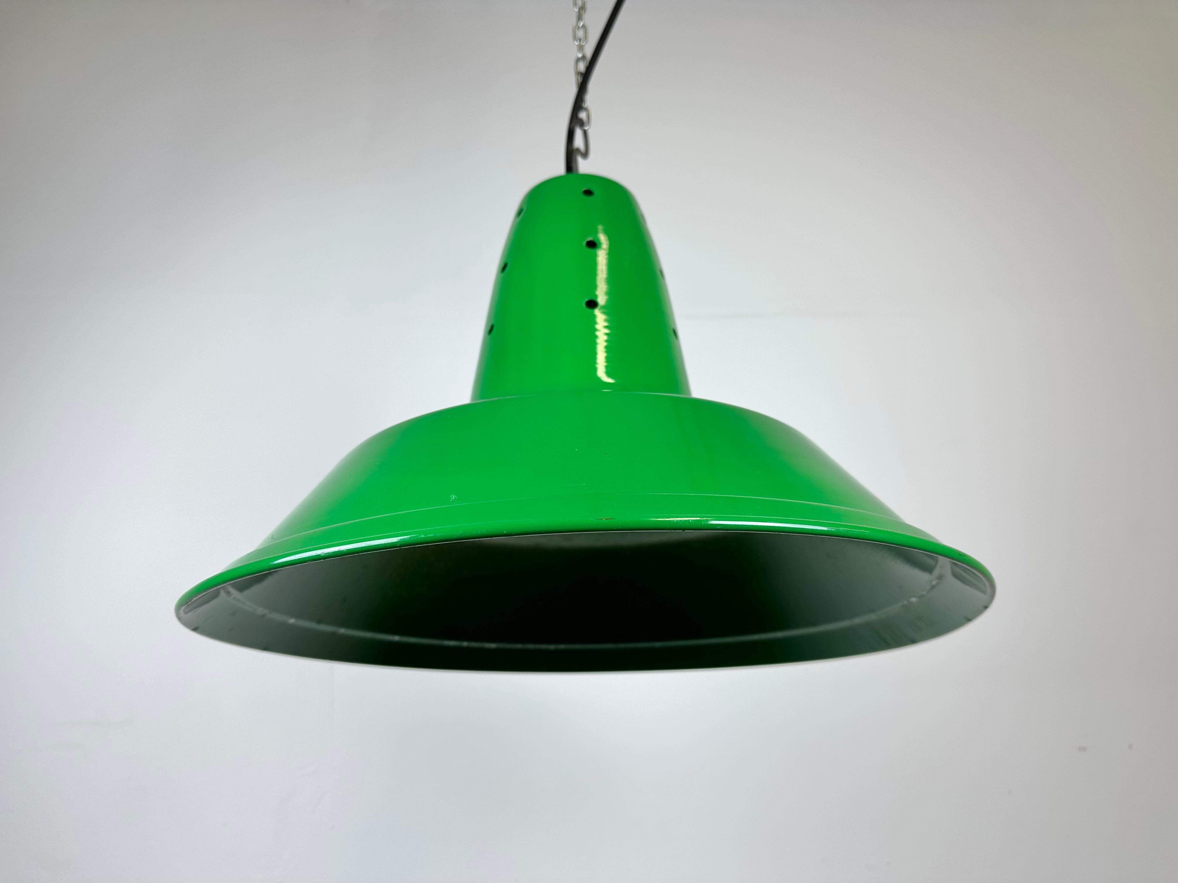 Industrial Italian Green Factory Hanging Lamp, 1970s For Sale 2