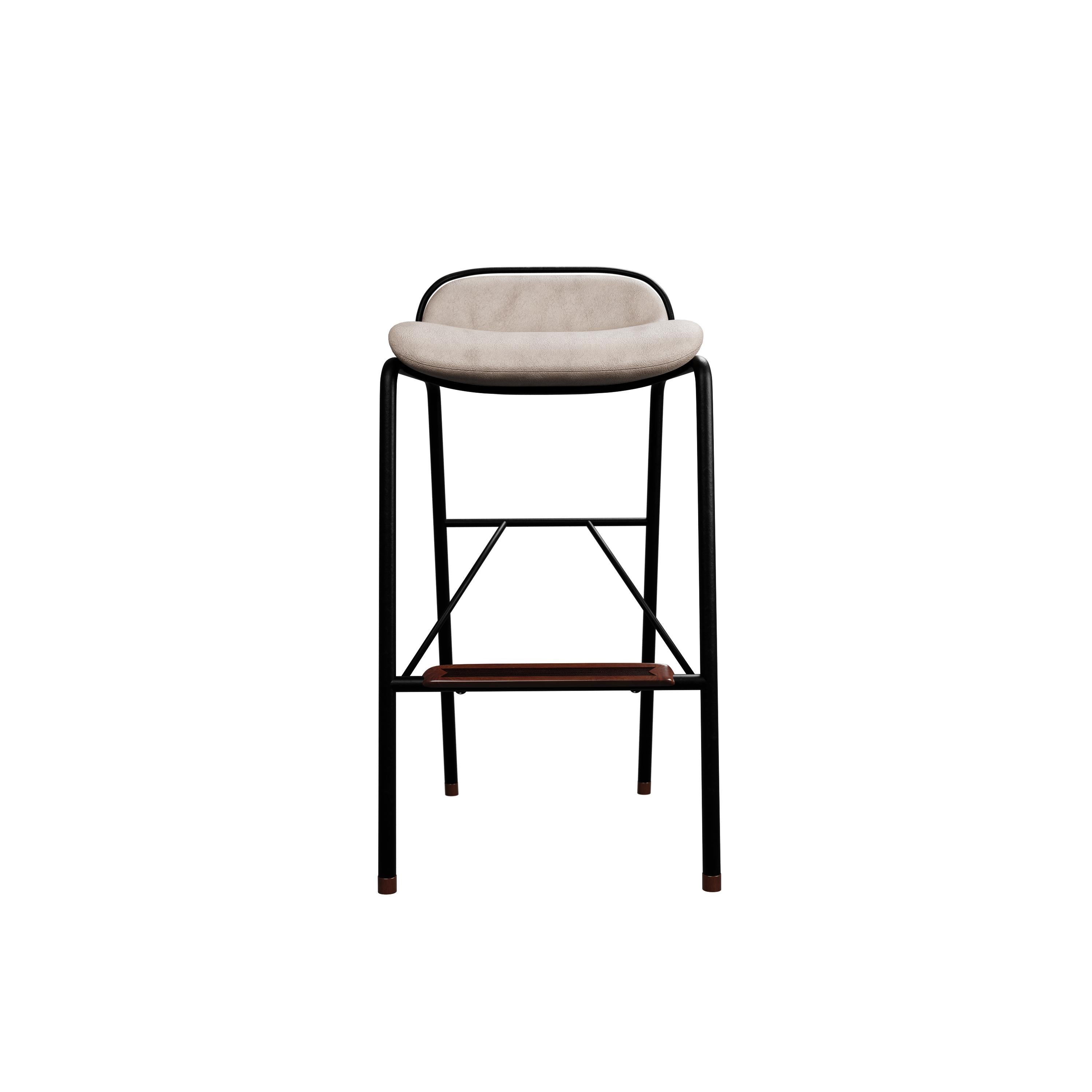 The DUV stool is more than just a piece of furniture; it’s a harmonious blend of industrial strength and natural beauty. The iron structure provides exceptional durability and stability, making it a reliable choice for various settings. The genuine