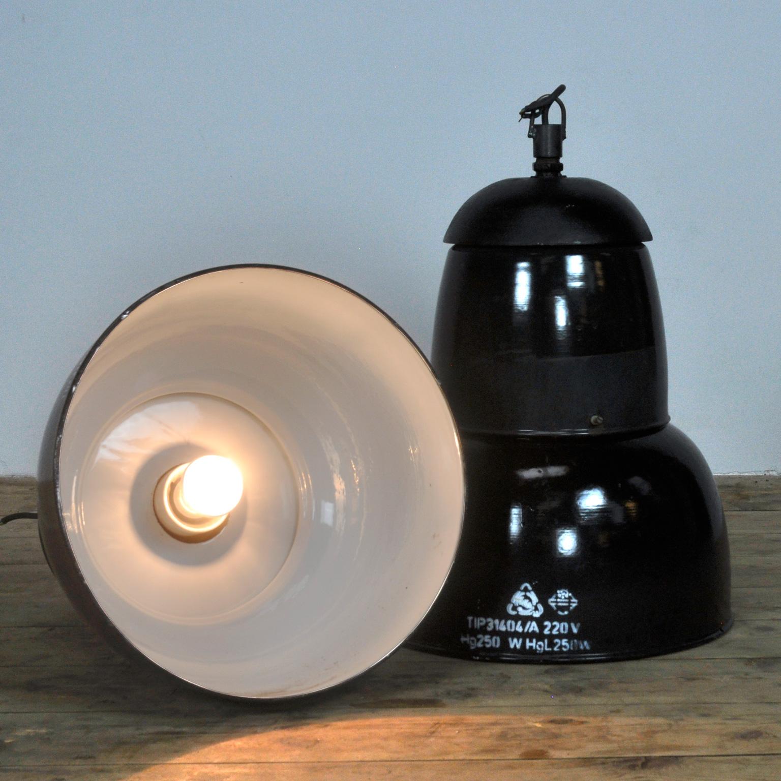 Eastern Bloc industrial pendant lamp. Comes from a factory in Budapest, Hungary.
The lamp is rewired. Dark grey enamel, white interior.
1 piece available.
