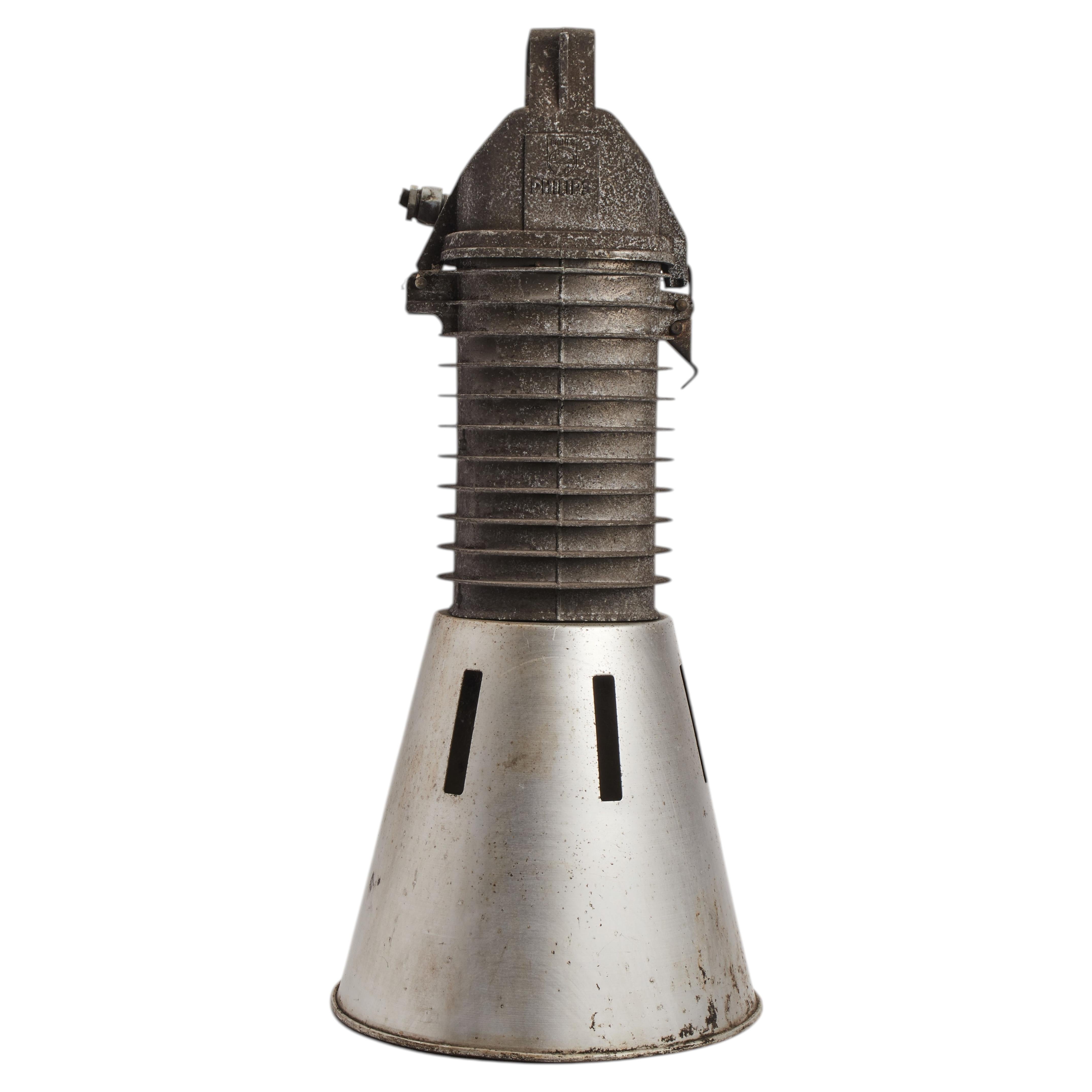 Industrial lamp, iron reservoir and aluminium dome, Philip, Germany 1930. For Sale
