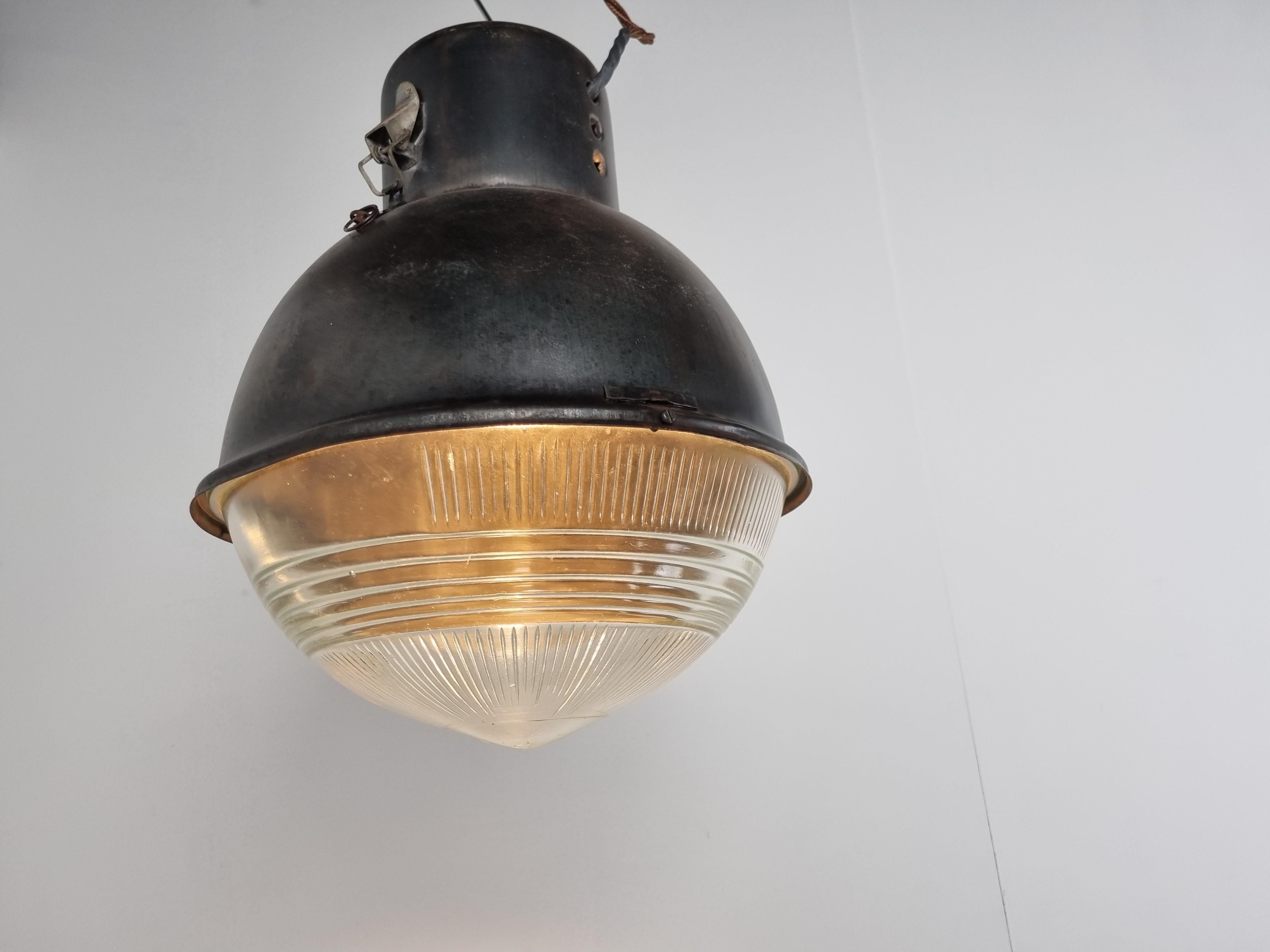 Industrial Lamps with Glass, 1930s In Good Condition For Sale In HEVERLEE, BE