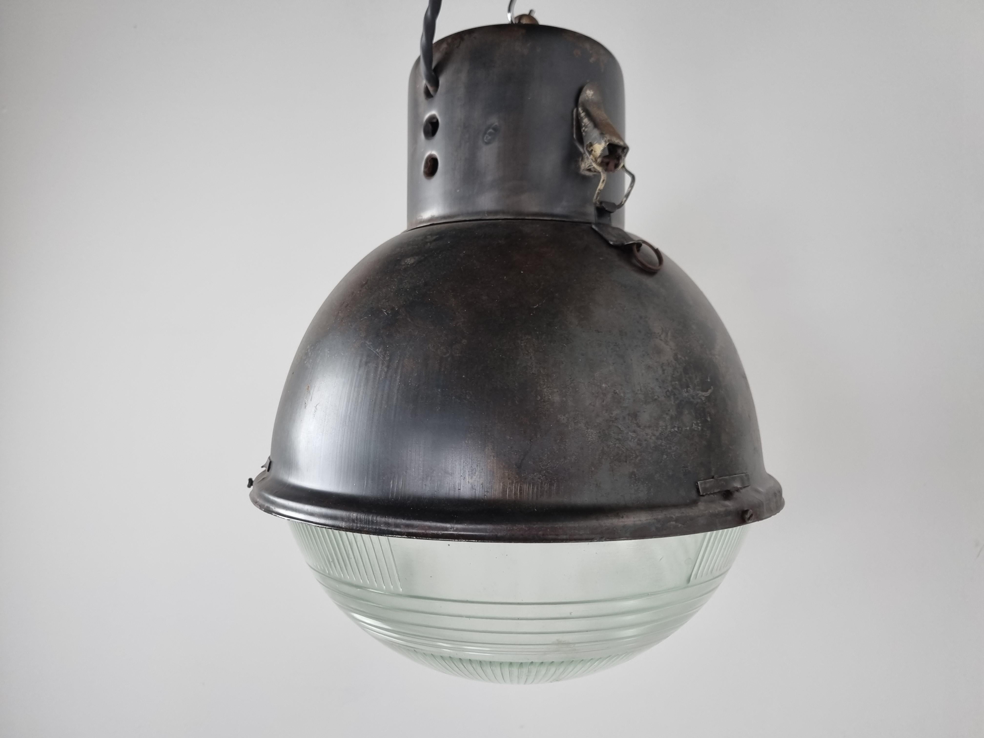 Lampes industrielles avec verre, années 1930 en vente 2